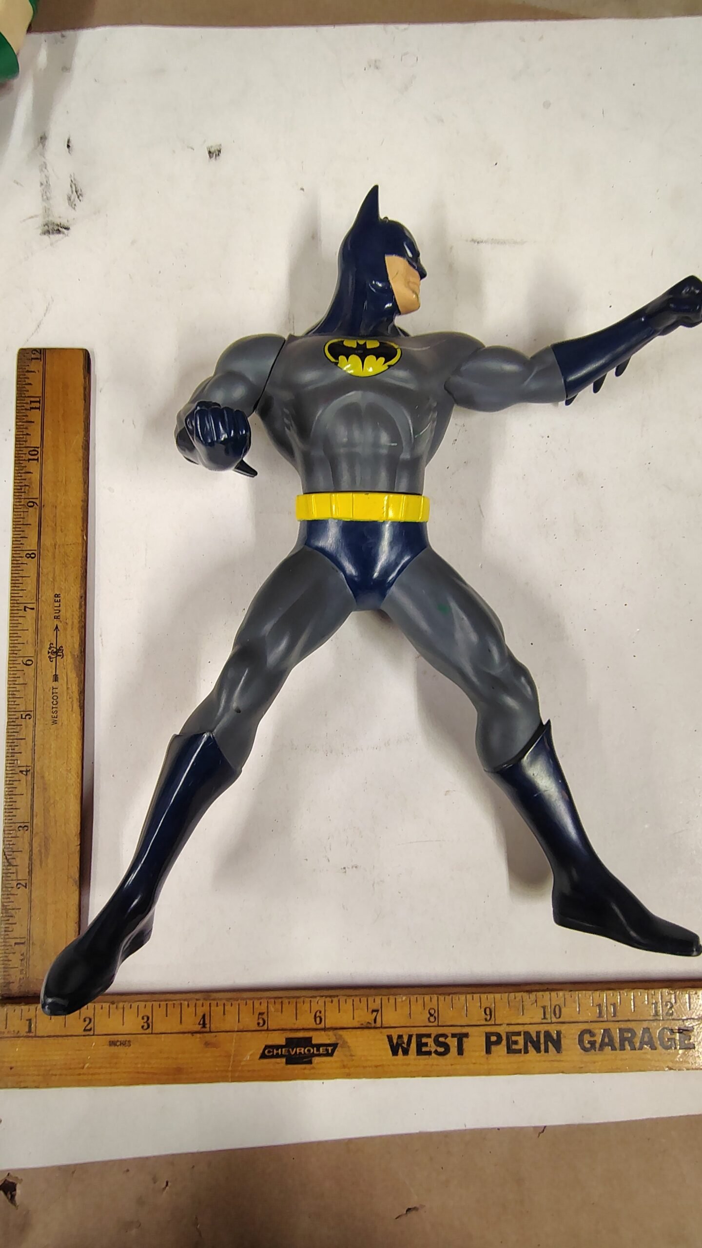 098442e7-4194-4e9c-a130-654ef314a689-scaled-1.jpg Vtg 1988 DC Comics Batman 15 Inch And Robin 12 Inch Action Figure Lot With Cape