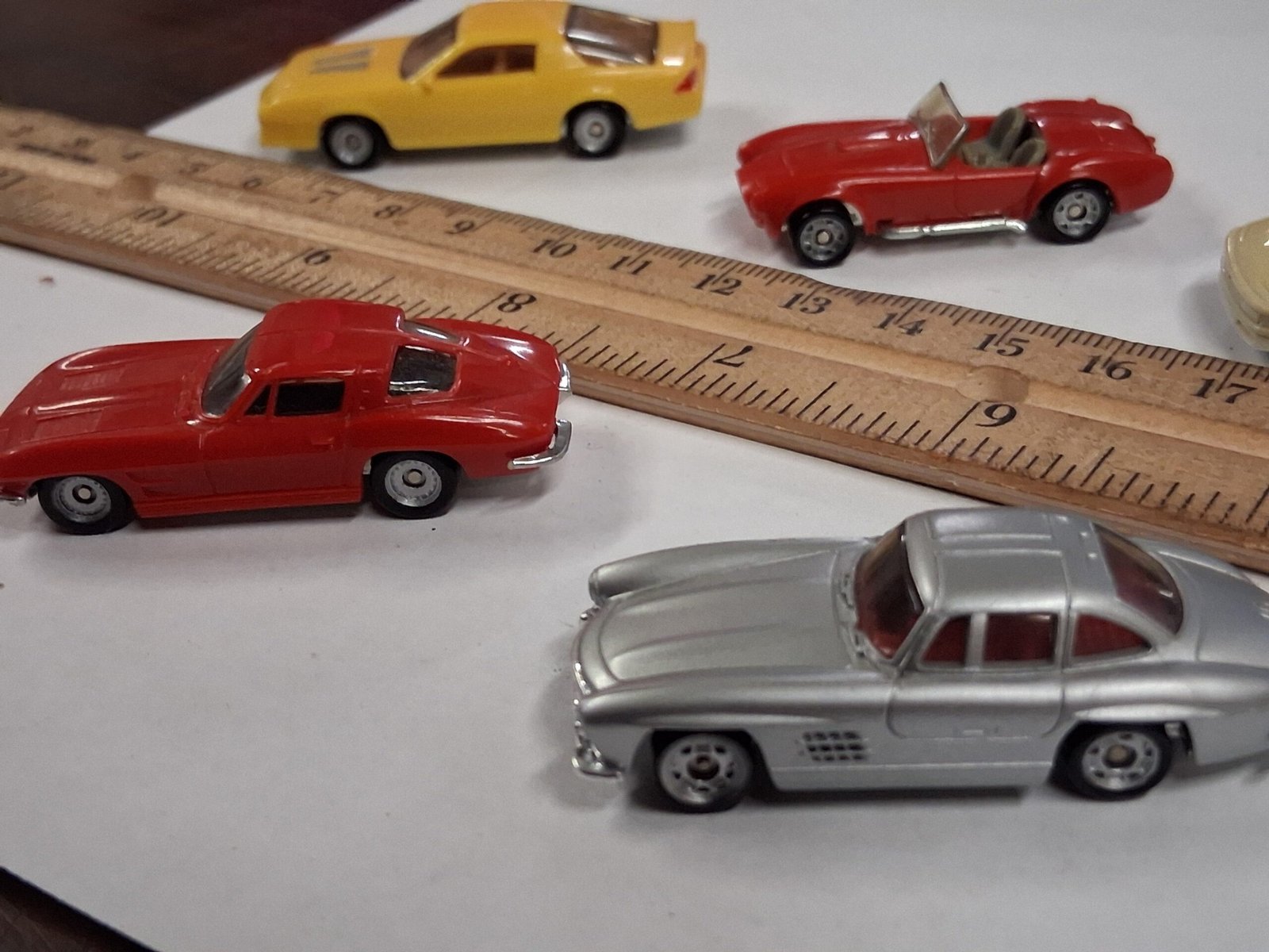 0ca21926-0f99-49ce-a703-6ee66c0507fe-scaled-1.jpg Vtg 1:87 HO Scale Corvette Mercedes Ferrari Porsche Model Train Car Lot Monogram