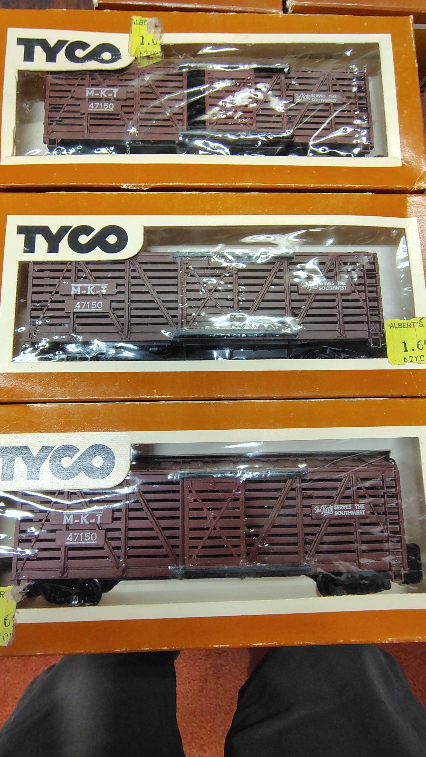 Vintage Tyco HO Scale Train Lot: 11 Boxed Cars, Santa Fe Engine, Tracks, Bridg