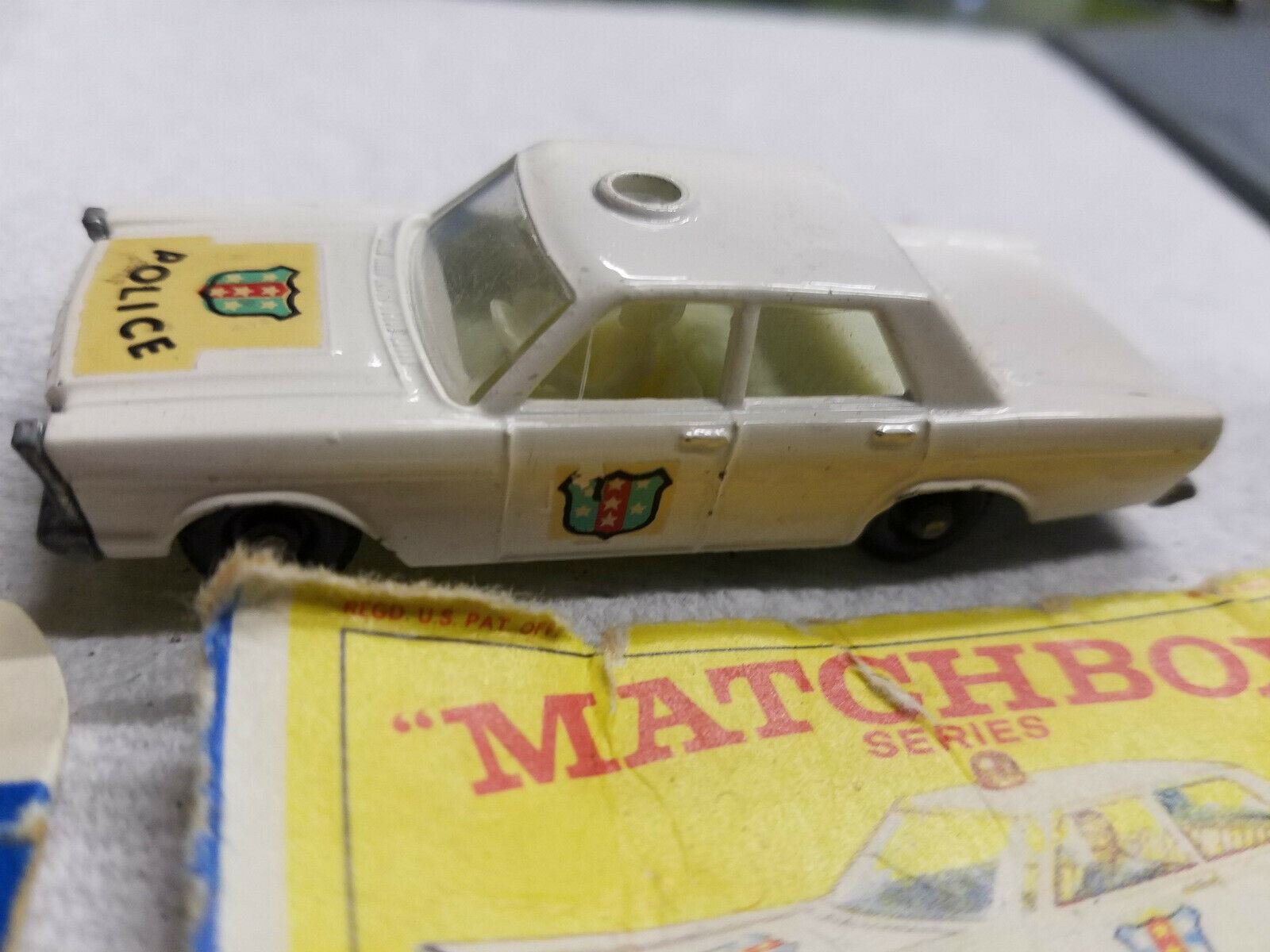 174156145365-1.jpg Vintage Nice Lesney Matchbox Toy Car Police Car Ford Galaxie #55 Box White