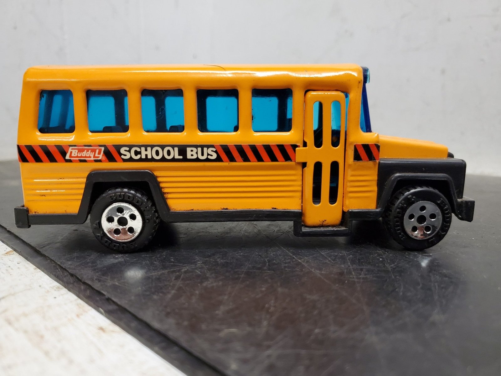 20210320131208a.jpg Vintage 1980 Buddy L yellow school metal toy bus made in China hobby collectors