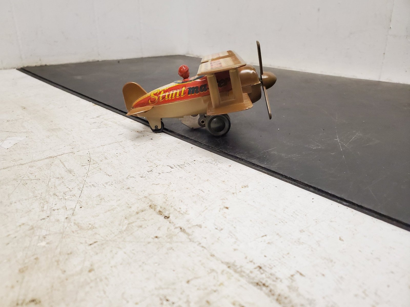20210320134555a.jpg Vintage Antique Stunt Master 1 wind up toy airplane plastic metal made in China