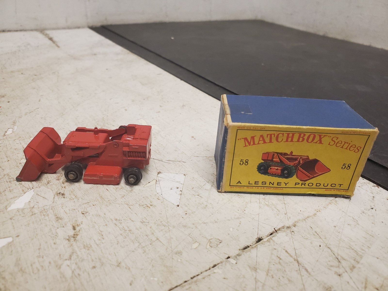 Vintage Matchbox series no. 58 Red Drott Excavator toy with original box hobby