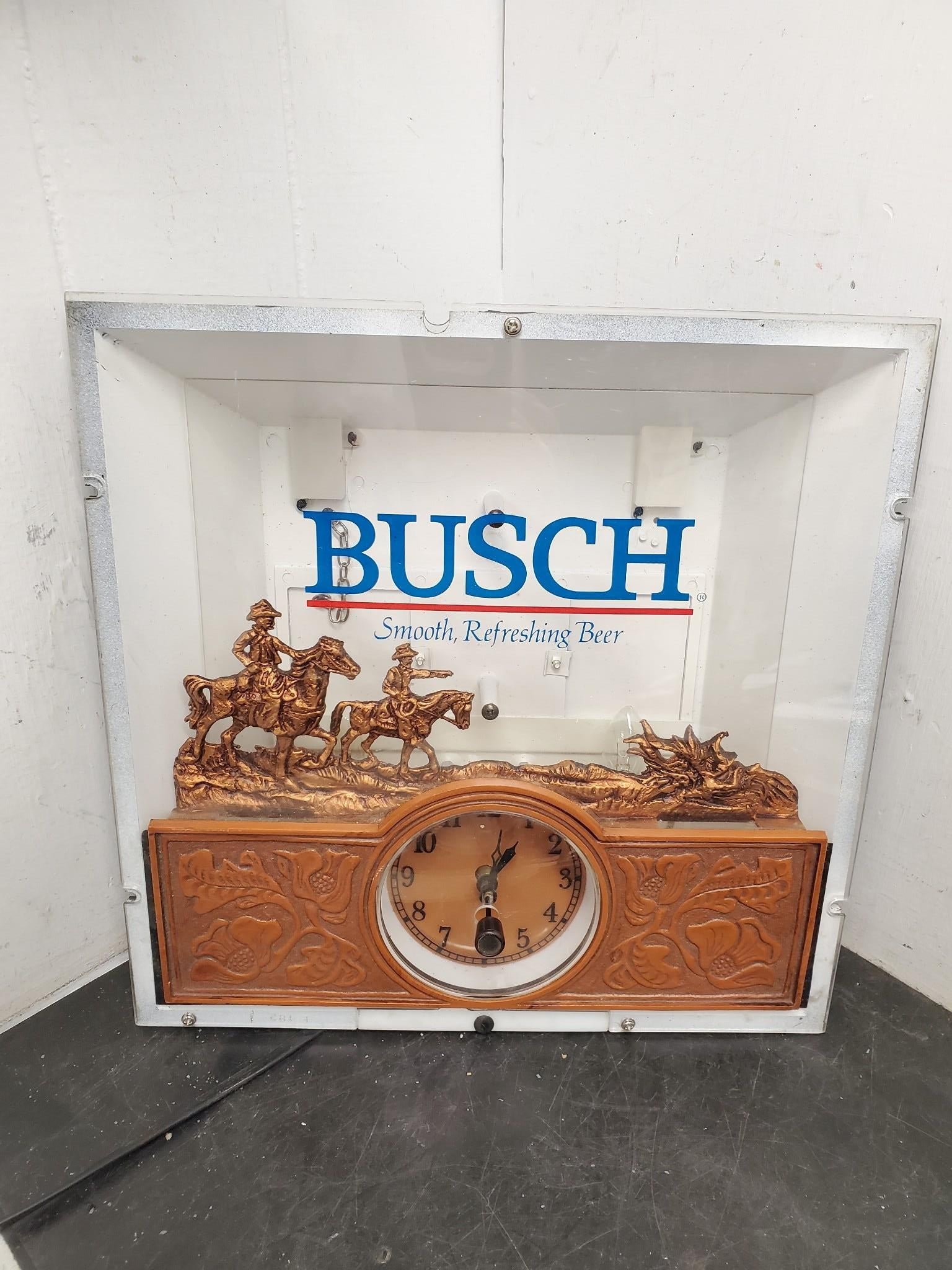 Busch Beer Western theme wall clock Sign Advertising Tavern Breweriana Man Cave!