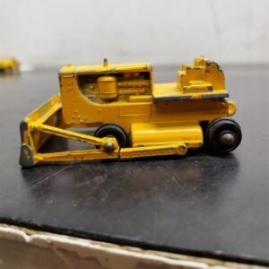VTG "MATCHBOX" SERIES No. 18 CATERPILLAR D3 BULLDOZER MADE IN ENGLAND BY LESNEY