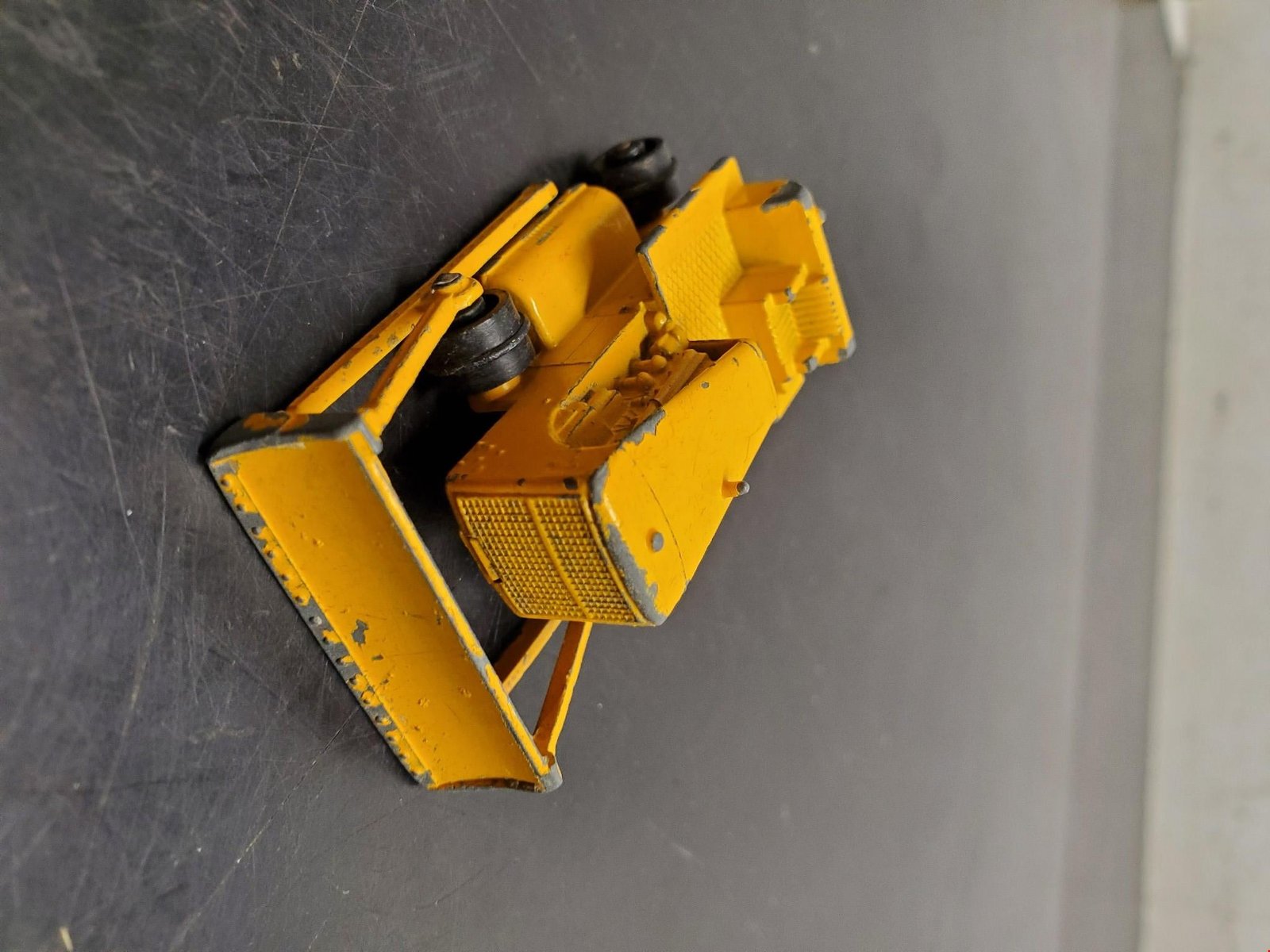 VTG "MATCHBOX" SERIES No. 18 CATERPILLAR D3 BULLDOZER MADE IN ENGLAND BY LESNEY