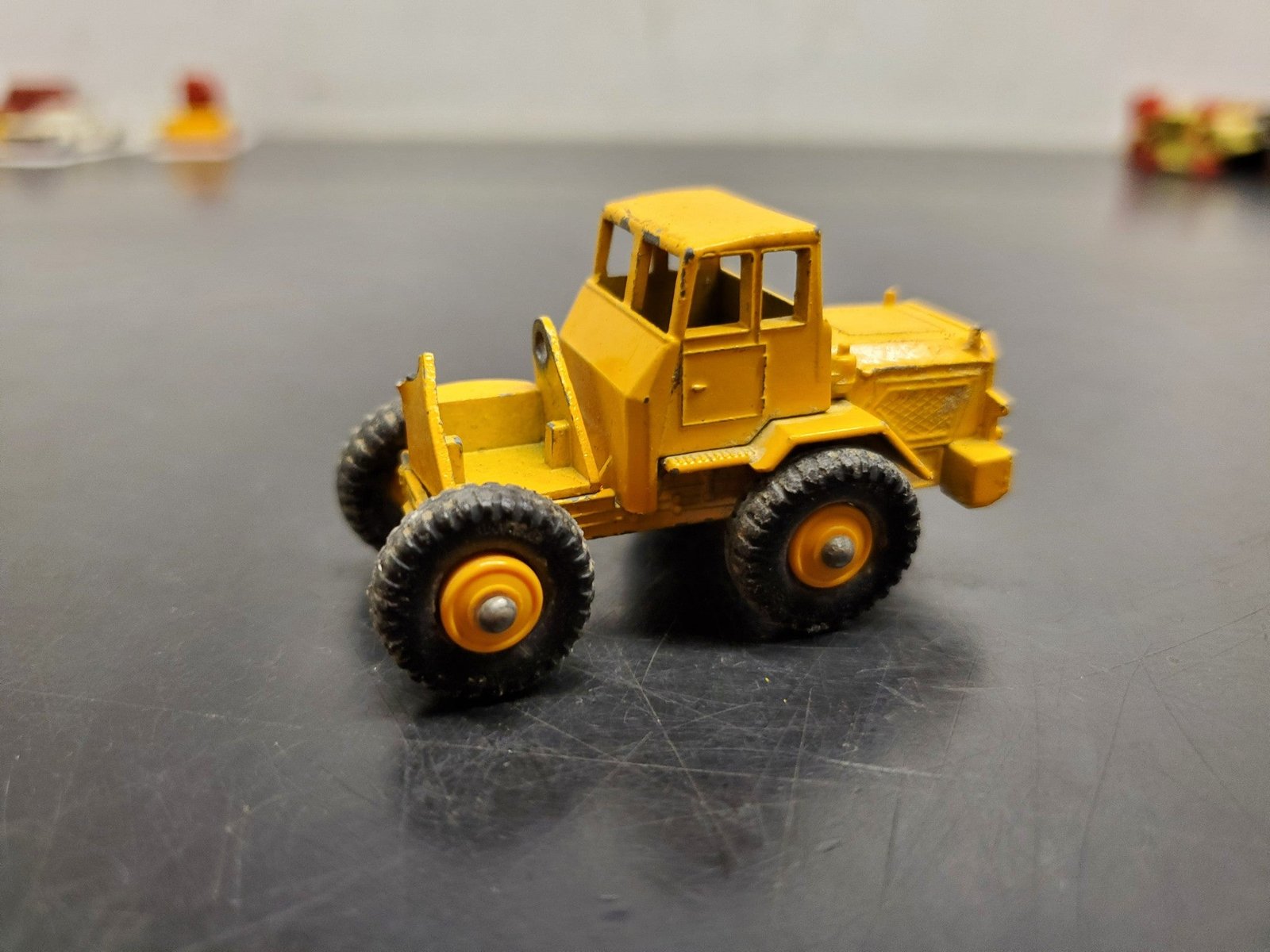 VTG "MATCHBOX" SERIES No. 69 TRACTOR SHOVEL MADE IN ENGLAND BY LESNEY