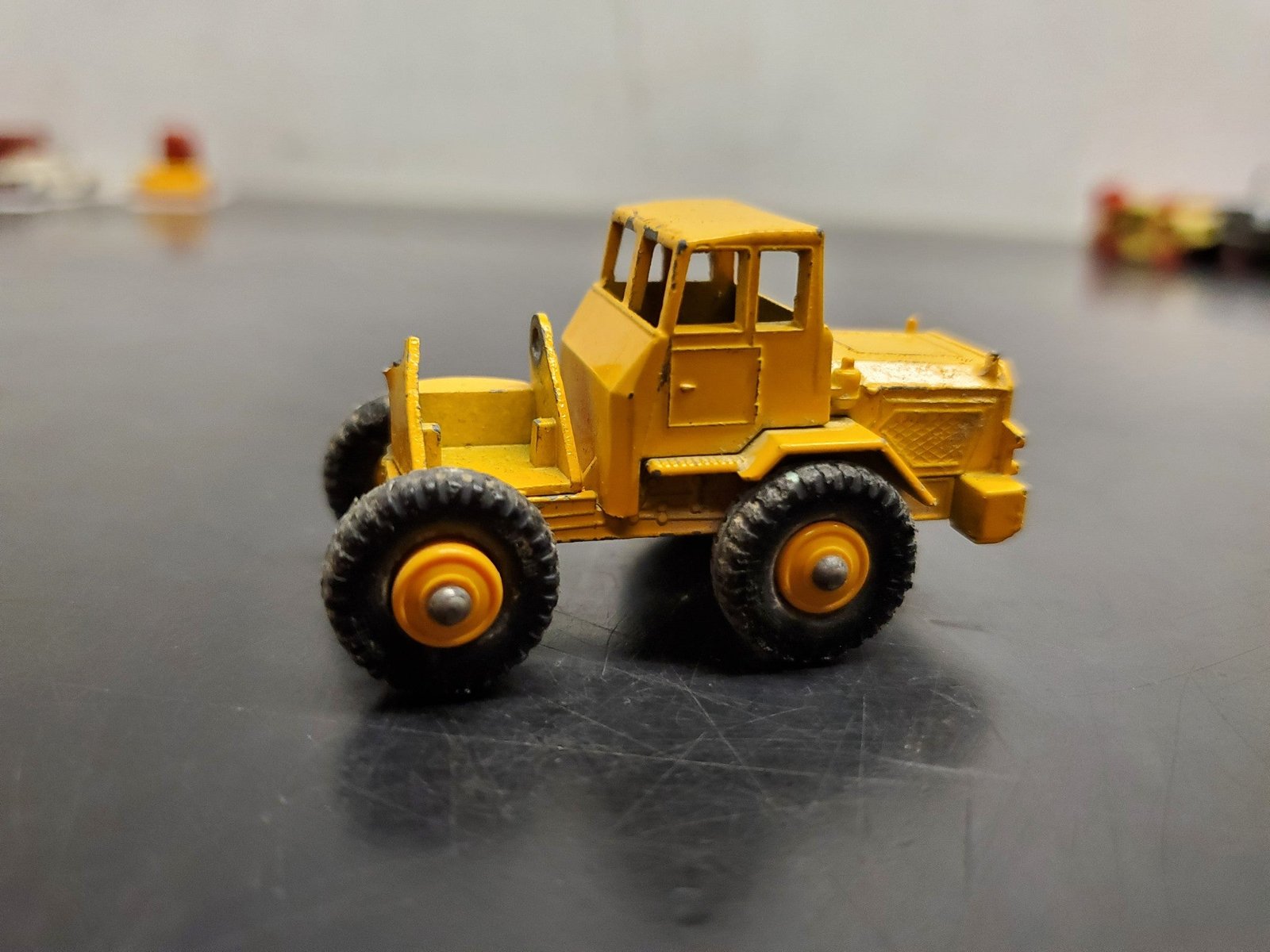 VTG "MATCHBOX" SERIES No. 69 TRACTOR SHOVEL MADE IN ENGLAND BY LESNEY