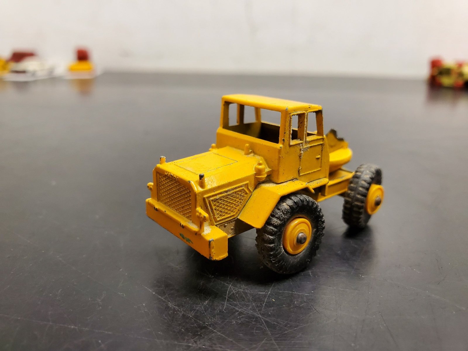 VTG "MATCHBOX" SERIES No. 69 TRACTOR SHOVEL MADE IN ENGLAND BY LESNEY