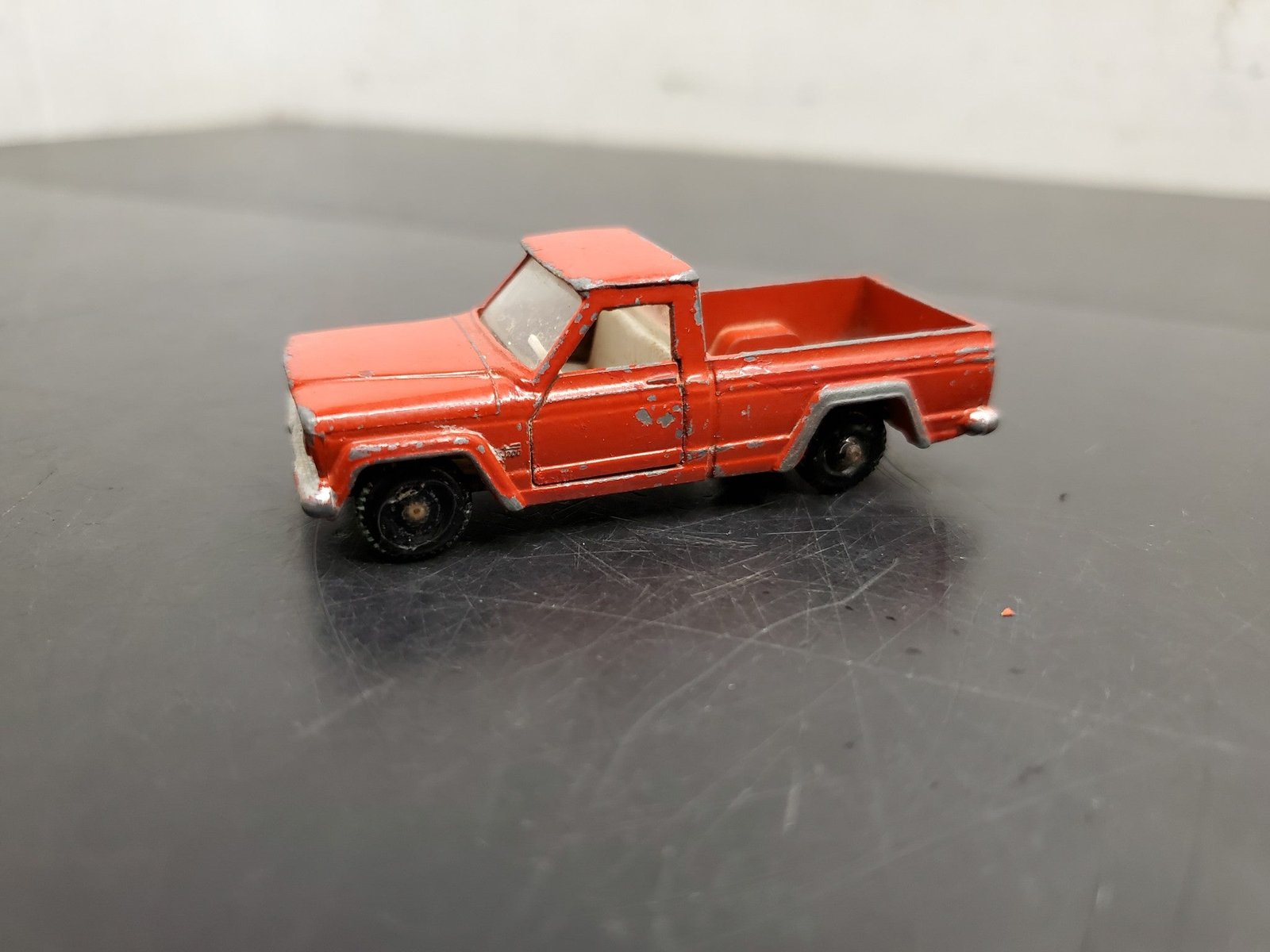 20210629131906a.jpg Rare Vintage Matchbox Lesney Jeep Gladiator Pick-Up Truck White Interior #71