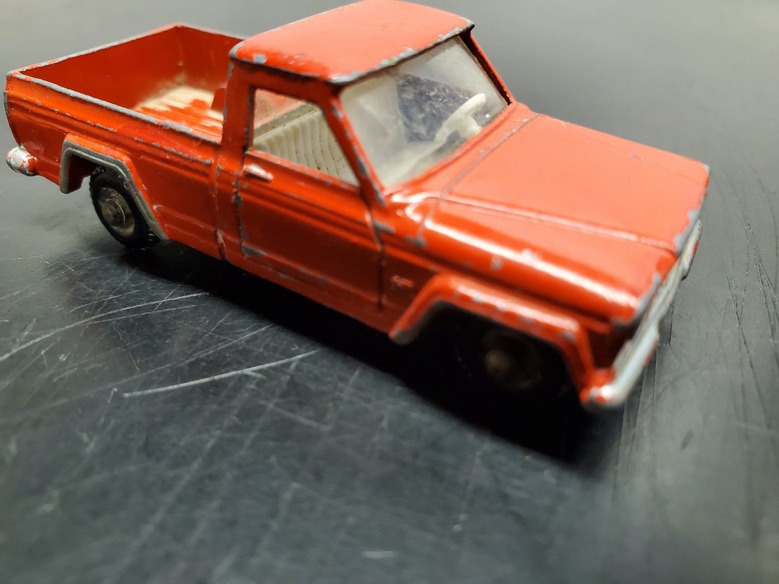 20210629133453a.jpg Rare Vintage Matchbox Lesney Jeep Gladiator Pick-Up Truck White Interior #71
