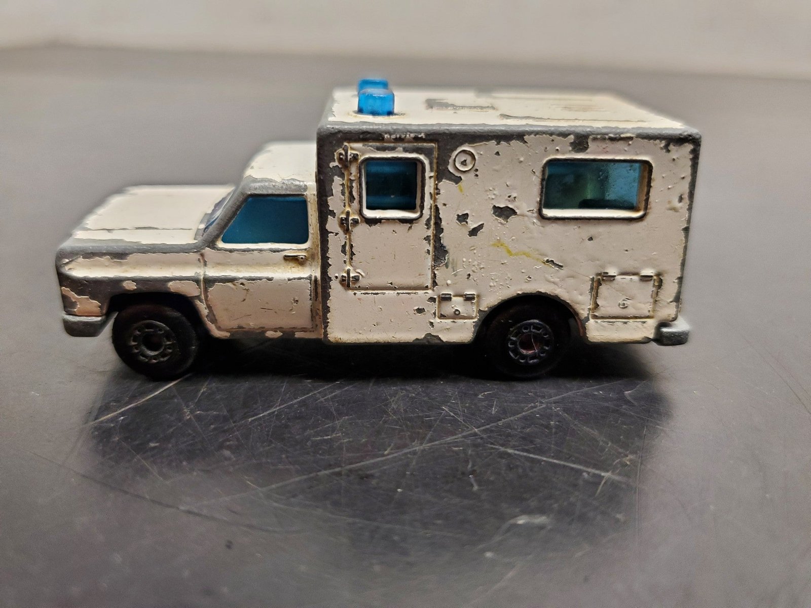 20210701100825a.jpg MATCHBOX AMBULANCE CAR No.41 1977 White Blue Made In England by Lesney Die-cast
