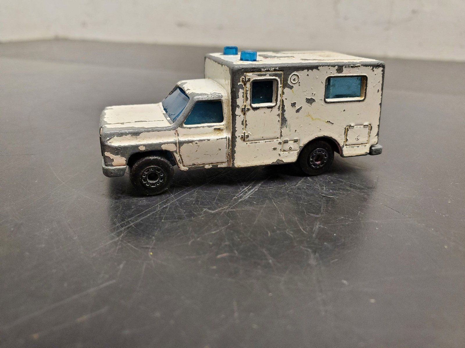 20210701100950a.jpg MATCHBOX AMBULANCE CAR No.41 1977 White Blue Made In England by Lesney Die-cast