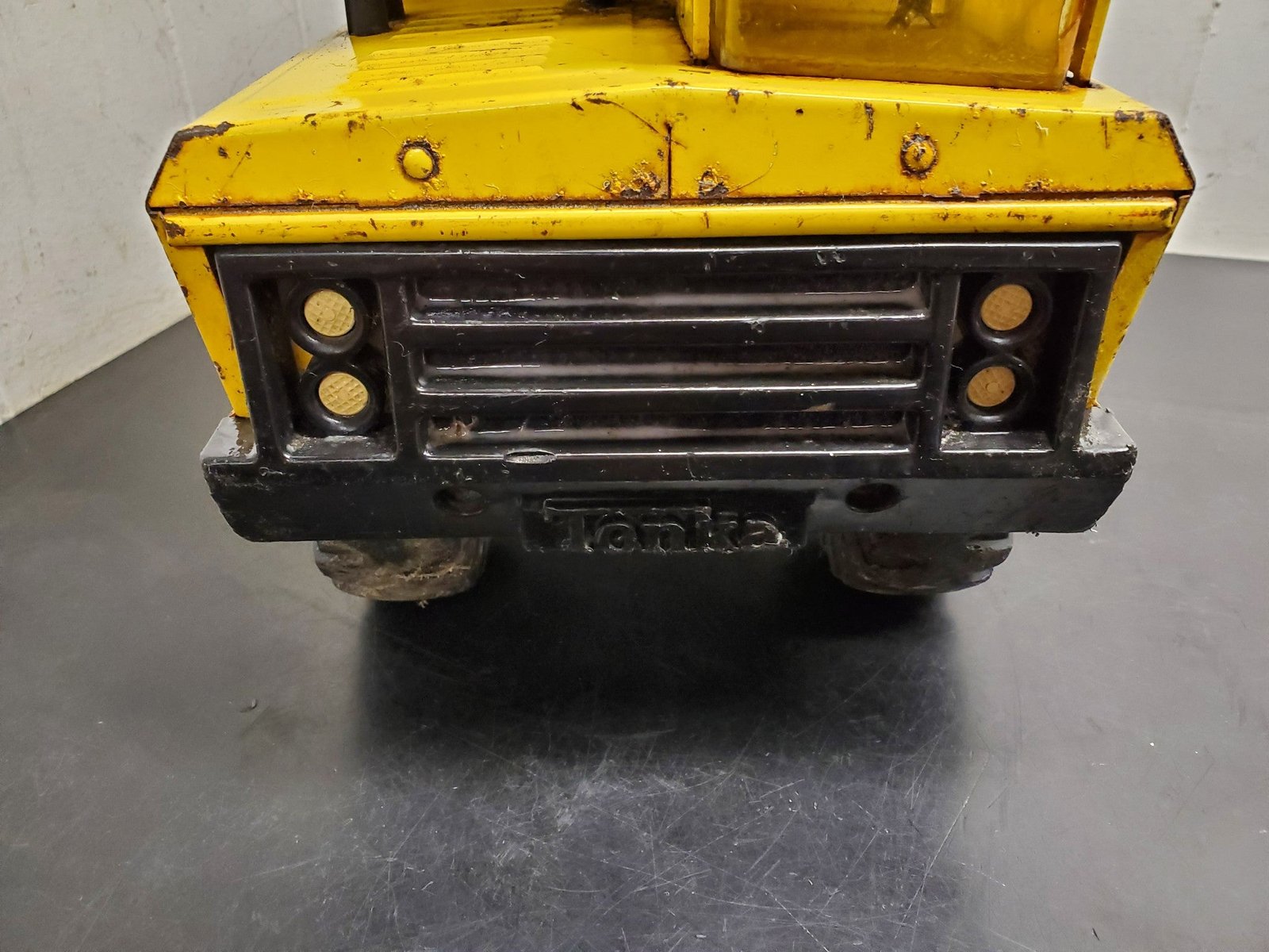 Vintage Tonka Pressed Steel Dump Truck XMB 975 Classic Collector's item