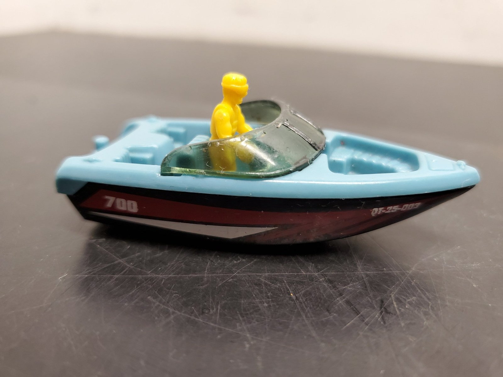 20210715104700a.jpg VTG MATCHBOX MATTEL INC SKI BOAT 1998 1:64 SCALE MODEL