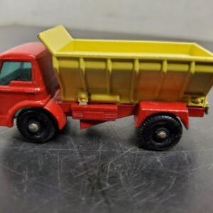 VTG MATCHBOX SERIES NO. 70 GRIT-SPREADING TRUCK MADE IN ENGLAND BY LESNEY