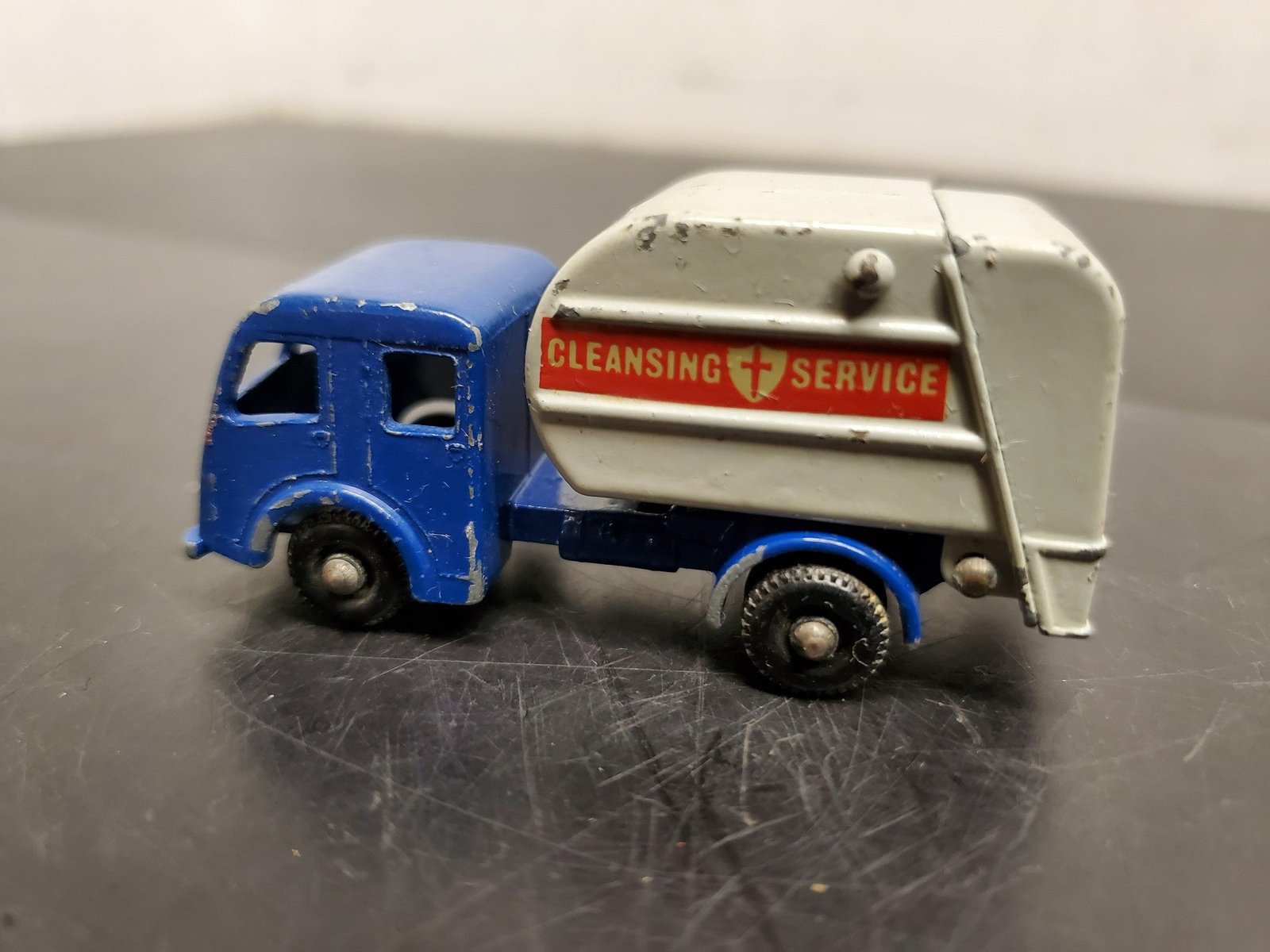 VTG MATCHBOX TIPPAX REFUSE COLLECTOR NO. 15 MADE IN ENGLAND BY LESNEY