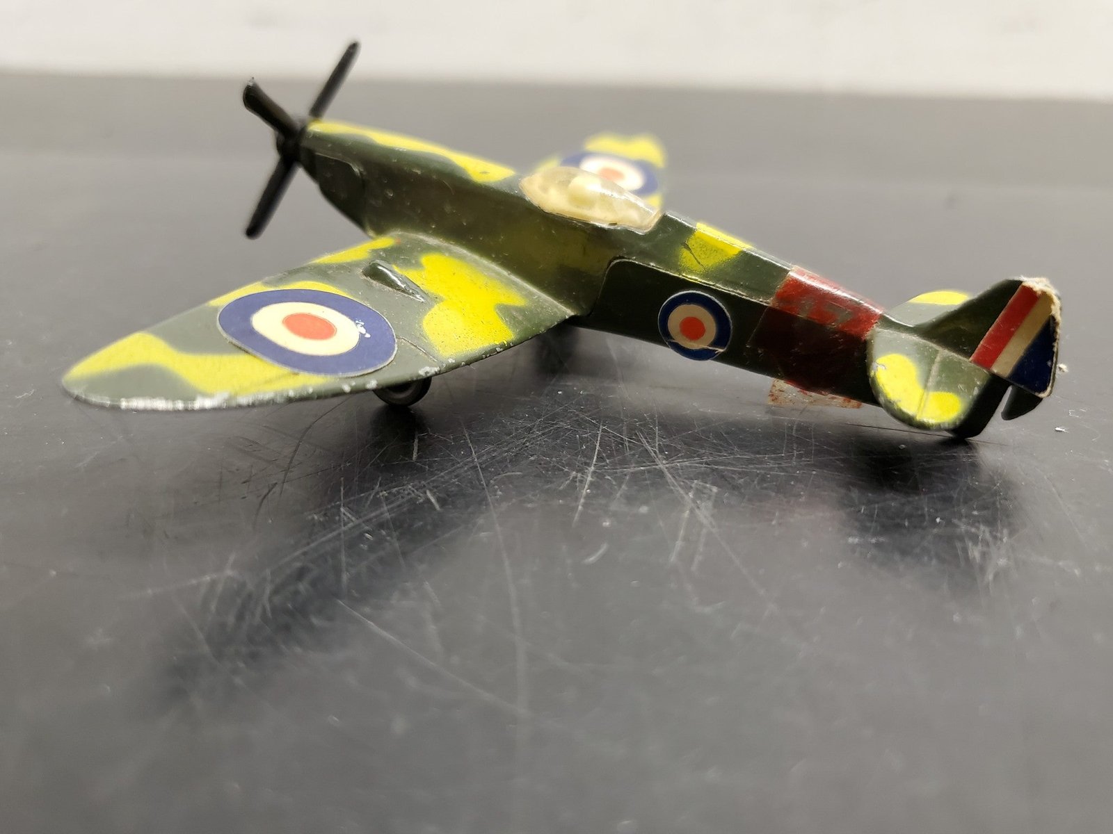 VTG ROYAL AIR FORCE DIECAST B-15 SPITFIRE FIGHTER AIRPLANE MADE IN HONG KONG