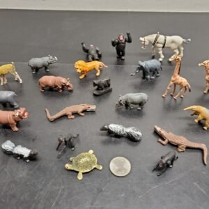1960s 1970s TOY PLASTIC JUNGLE ANIMALS MADE IN HONG KONG 22 PIECES!!!