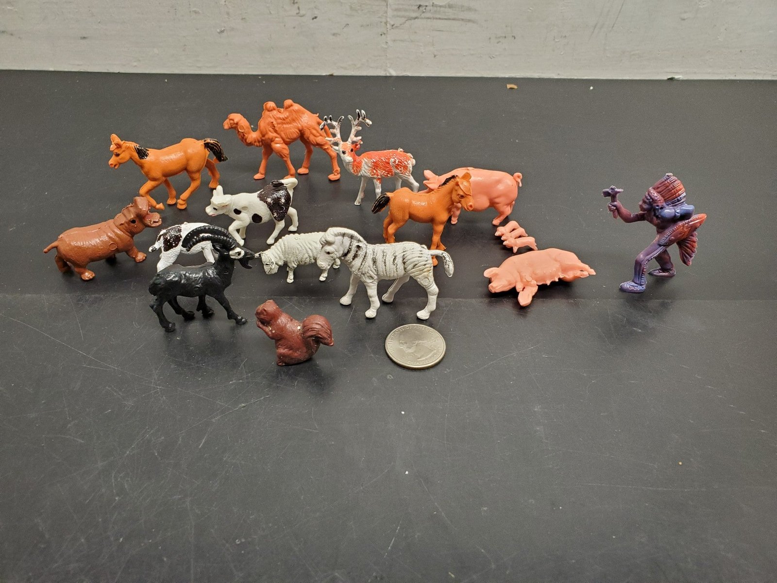 20210722144145a.jpg VINTAGE LOT OF 14 WILDLIFE ANIMALS AND 1 HUNTER FIGURINES-CAMEL, HORSE, PIG+MORE