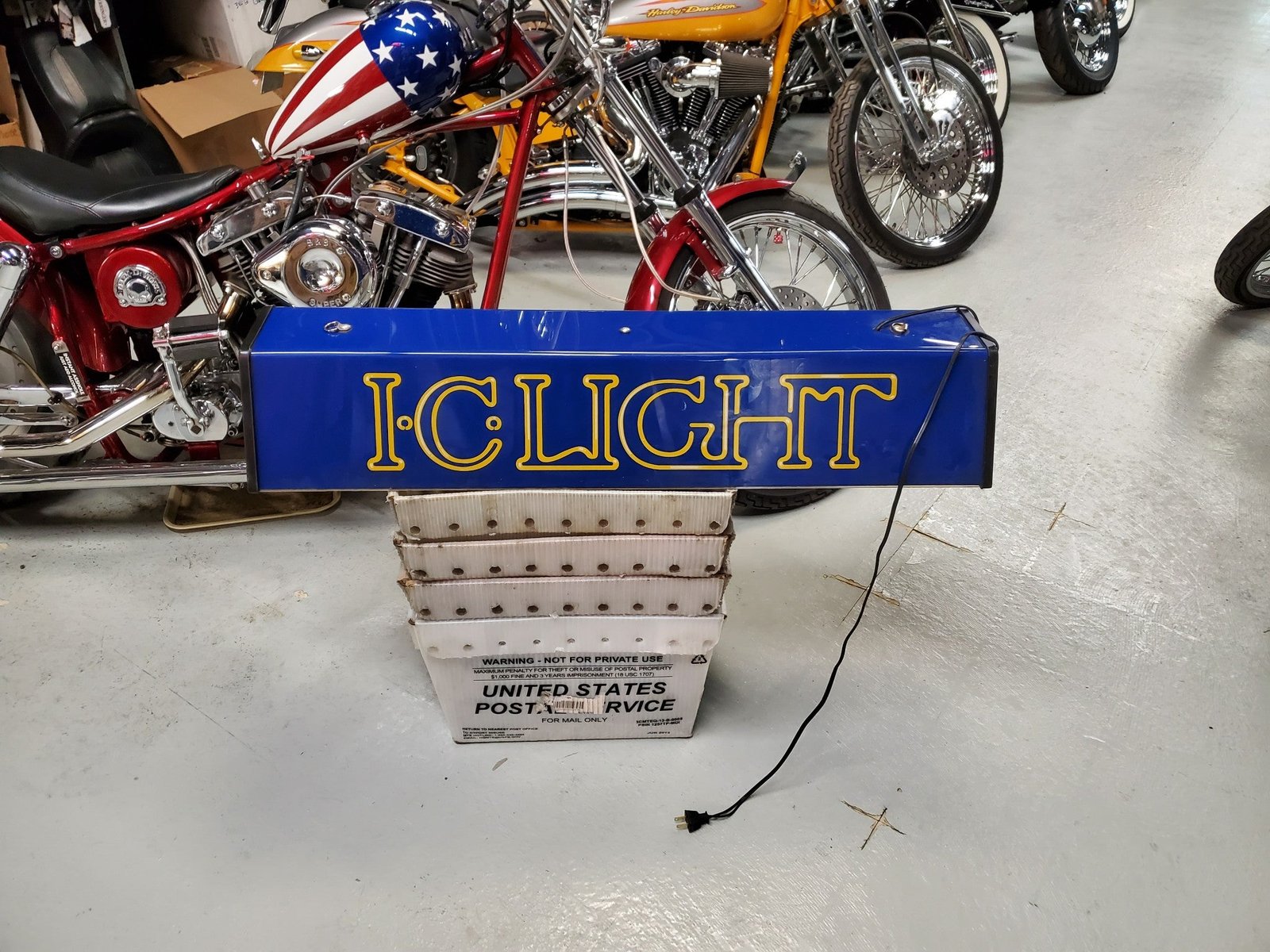 20210730100339a.jpg VTG LARGE I.C. LIGHT LIGHTED BEER SIGN 40"X11"X7" BARROOM MANCAVE SIGN BILLIARDS