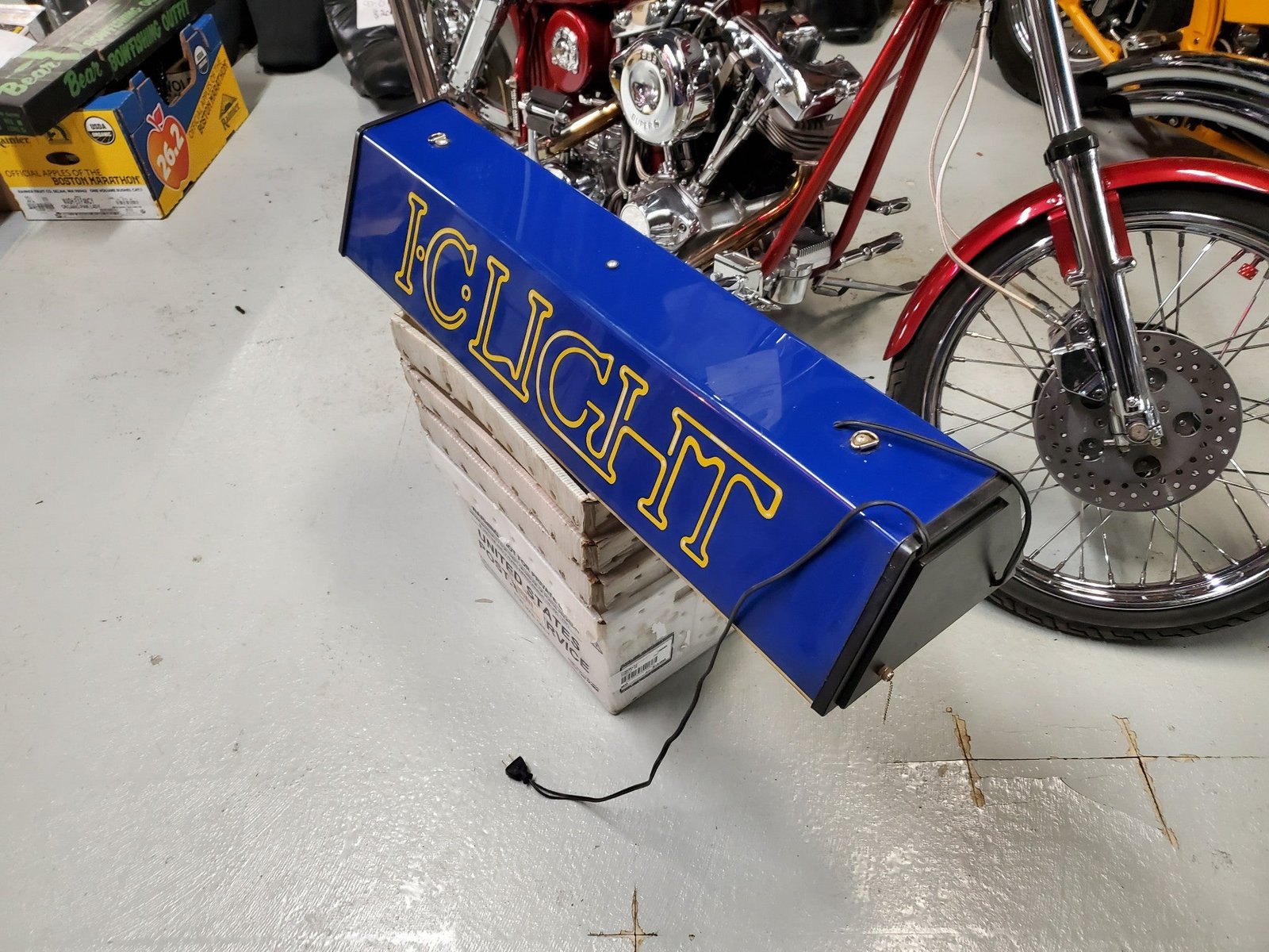 20210730100343a.jpg VTG LARGE I.C. LIGHT LIGHTED BEER SIGN 40"X11"X7" BARROOM MANCAVE SIGN BILLIARDS