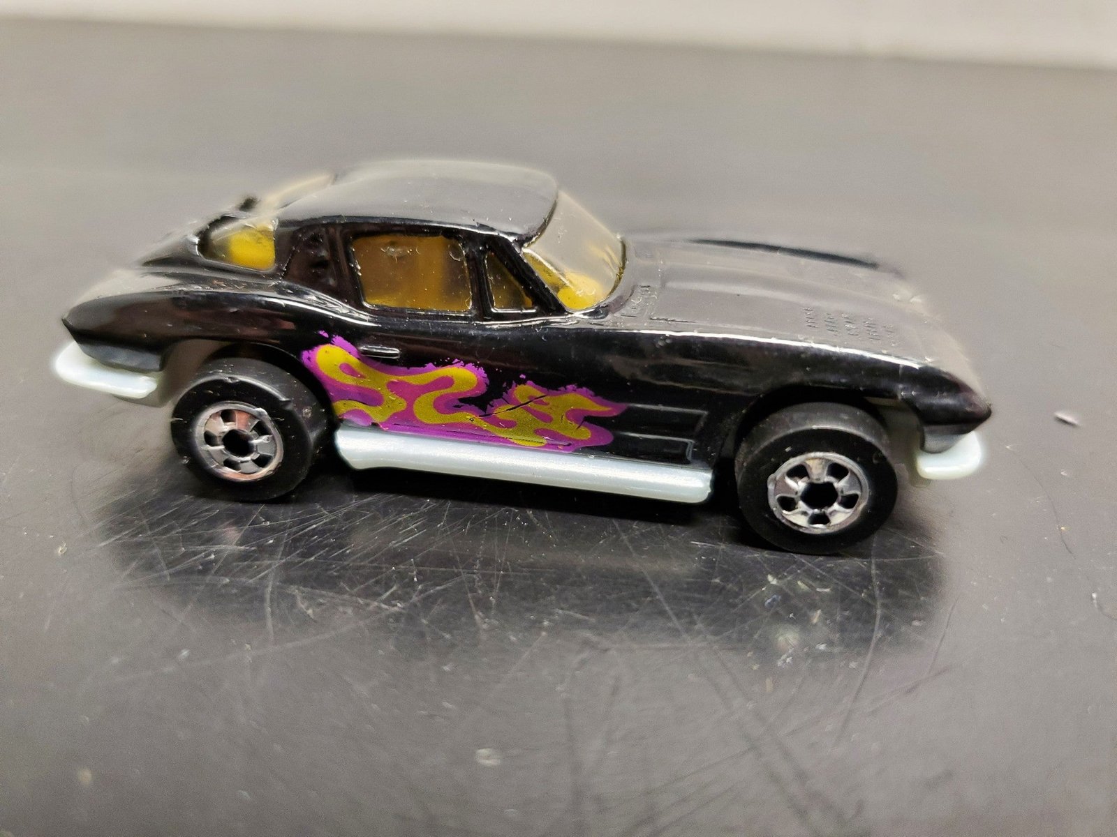Hot Wheels 1979 Split Window Corvette Stingray Made by Mattel in Malaysia