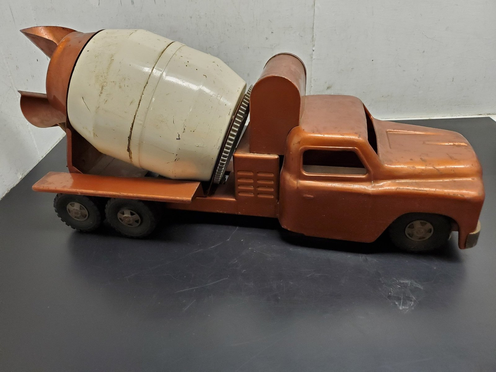 Vtg 1950s Bronze Structo Truck Ready-Mix Concrete Pressed Steel VF Condition