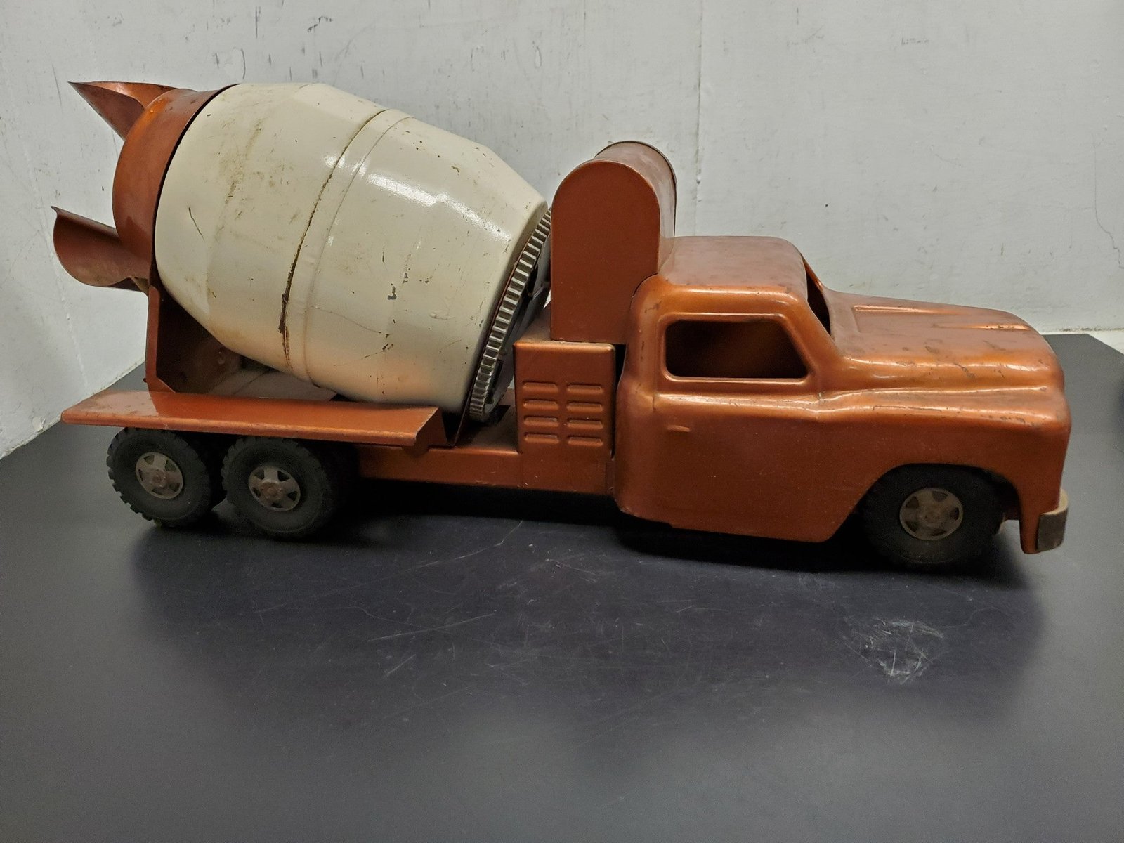 Vtg 1950s Bronze Structo Truck Ready-Mix Concrete Pressed Steel VF Condition