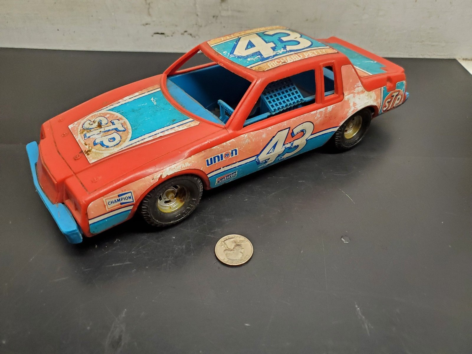 Rare Vtg STP Richard Petty ERTL #43 Plastic 1/18 Scale Race Car Union 76 Decal
