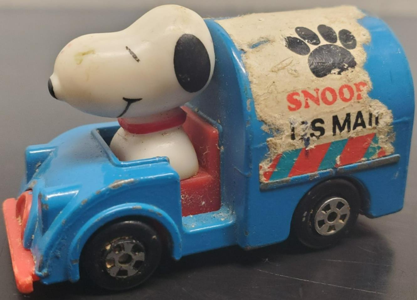 Vtg Snoopy US Mail Diecast Car Aviva 1956, 1966 United Feature Syndicate HK #C21
