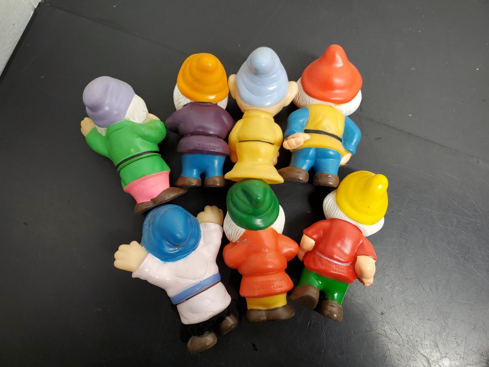 20220212103408a.jpg Vtg Walt Disney Seven 7 Dwarfs Rubber Figures Set Lot Toy Squeaky Plastic HK