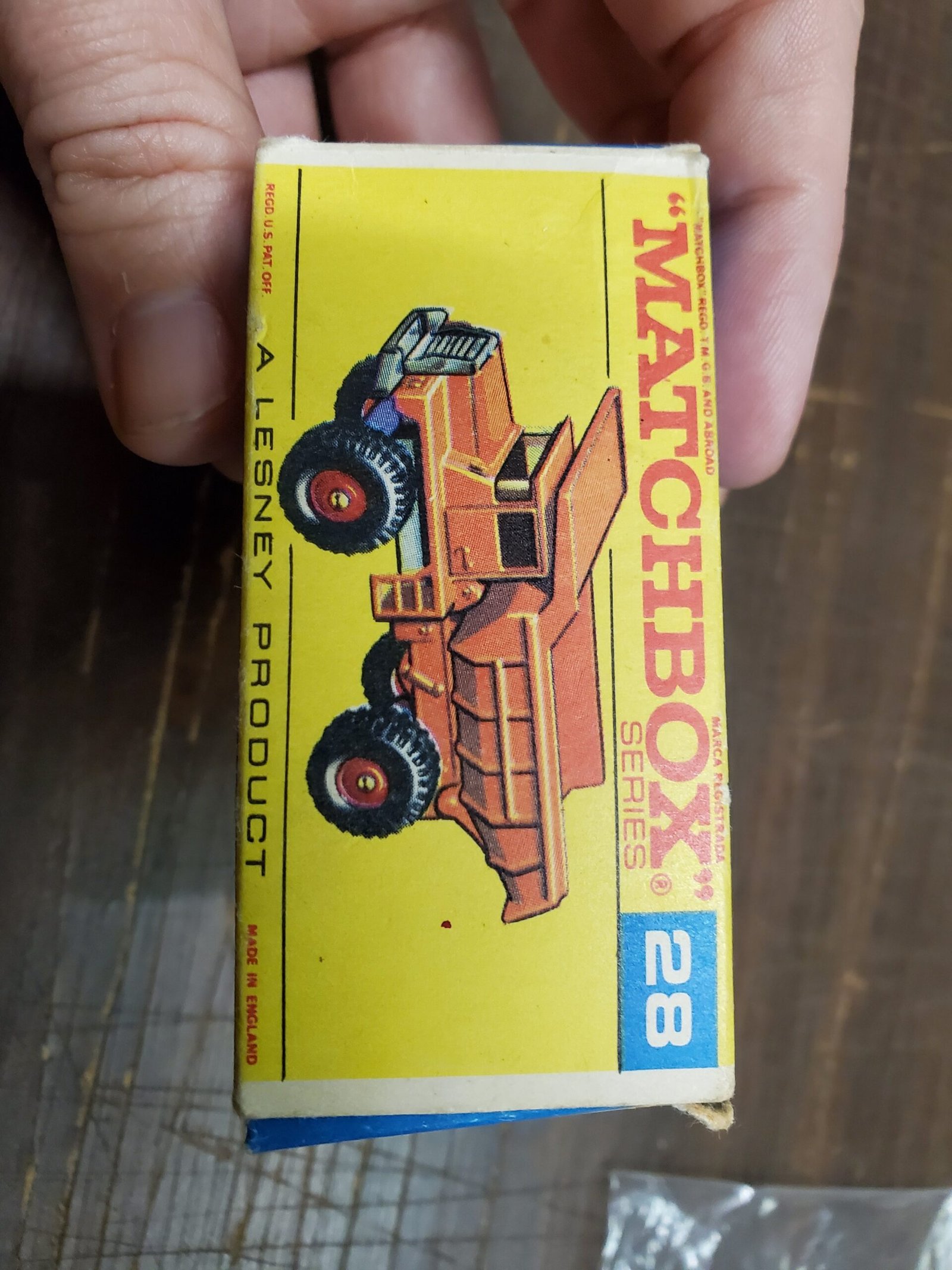 VINTAGE LESNEY MATCHBOX #28 MACK DUMP TRUCK W/BOENGLAND TOYS TRUCKS  COLLECT