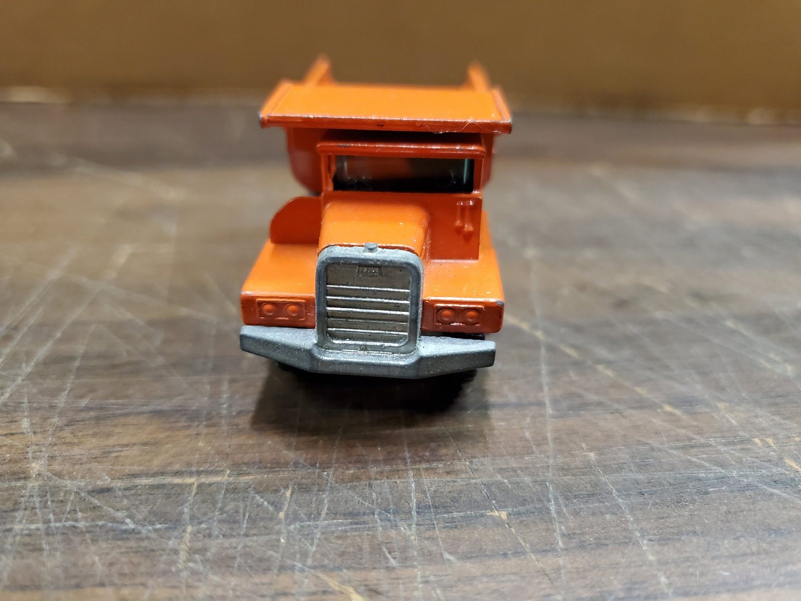 VINTAGE LESNEY MATCHBOX #28 MACK DUMP TRUCK W/BOENGLAND TOYS TRUCKS  COLLECT
