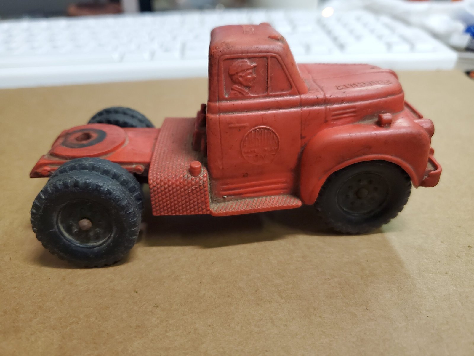 20220919_142837-scaled-1.jpg Vintage Original *Auburn Rubber Toy Semi Truck Dual Wheel *1940s Good Condition!