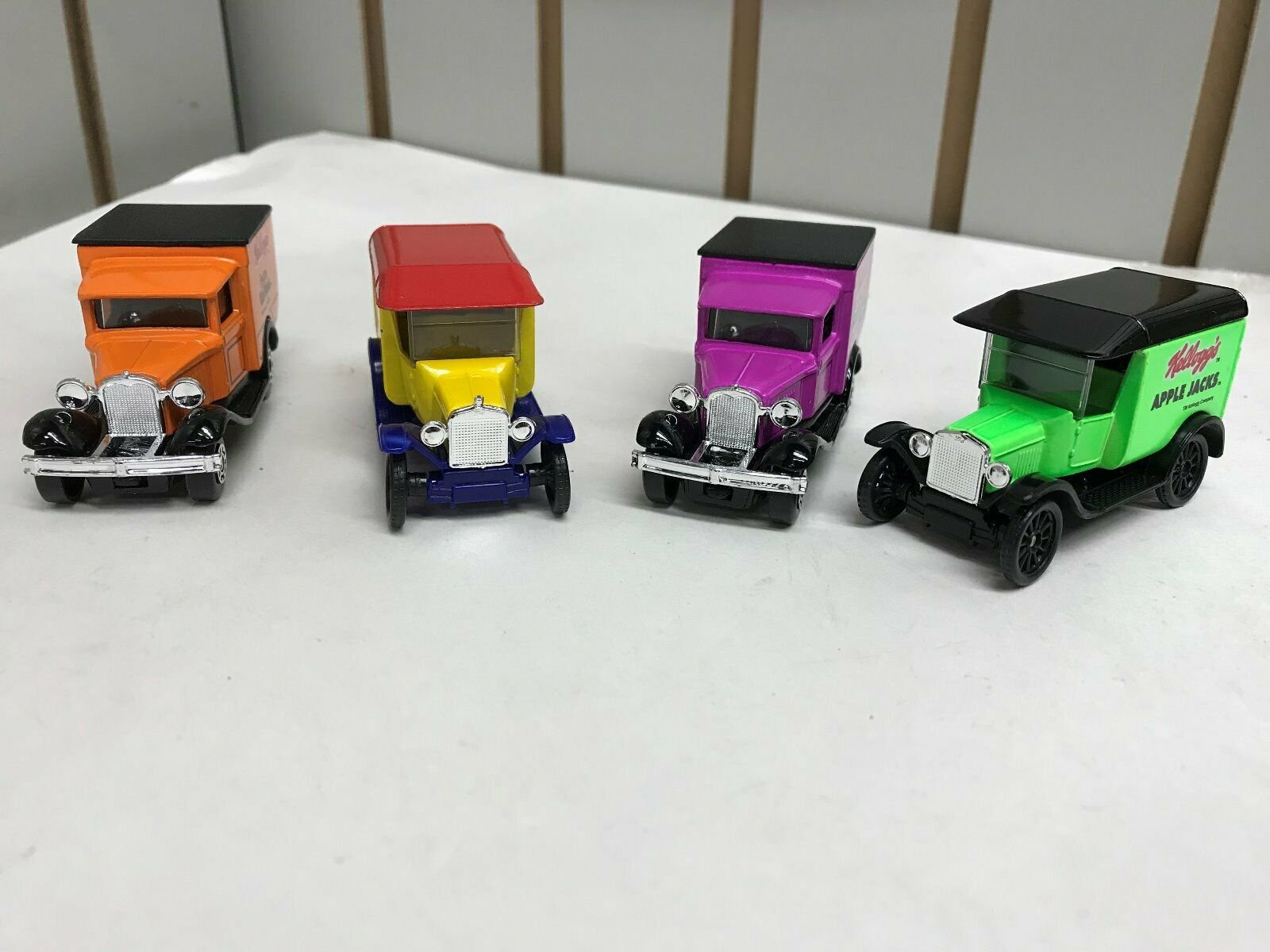 New Kelloggs Set Of 4 Die Cast Advertising Cereal Trucks 1989 Matchbox Nice Set
