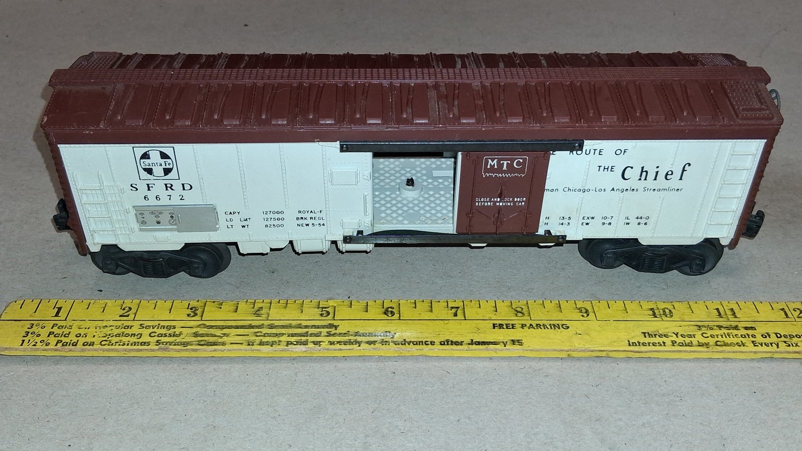 2420e46b-5748-4f7c-81b6-82fc2e43581f-scaled-1.jpg Lionel 6672 Santa Fe SFRD Postwar O Gauge Refrigerator Car Loose Black Letters