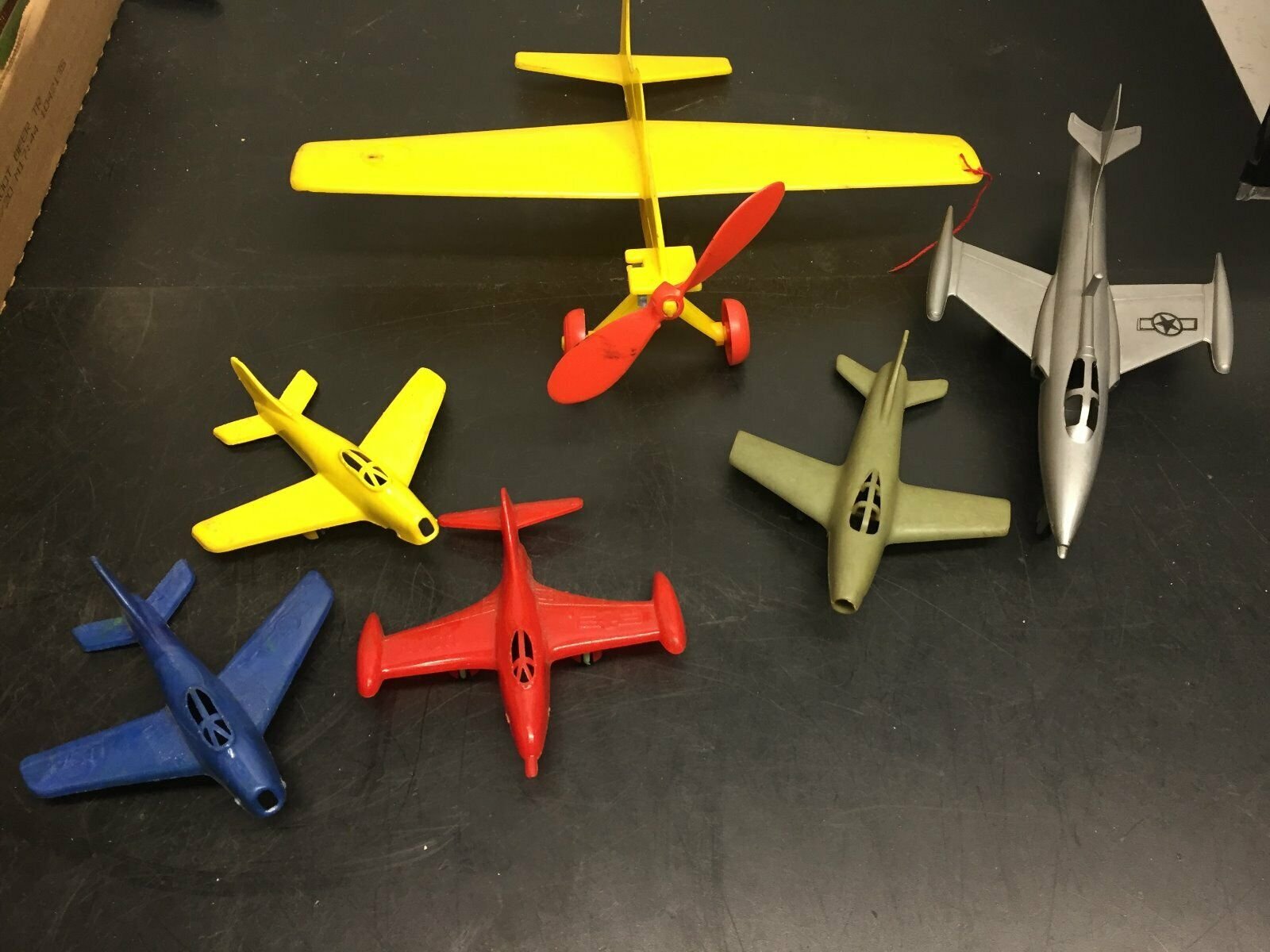 Vinatge lot of 6 plastic airplanes usaf  mustang, pyro ,wannatoys  arm ,airforce