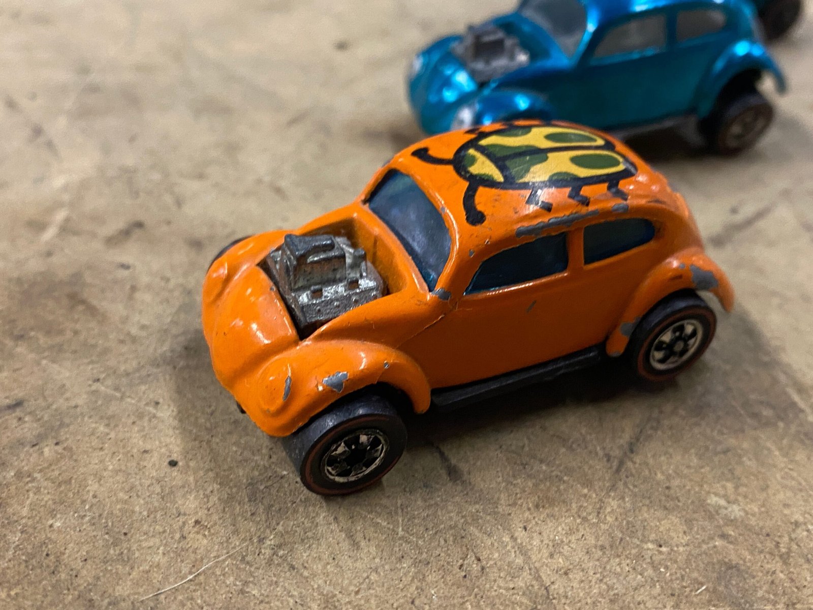 4cb34fc3-4977-4eba-9022-b4e03d569030-scaled-1.jpg Hot Wheels Redline Custom Volkswagen 1967 Orange VW Bug Vintage Toy Car Hong Kon