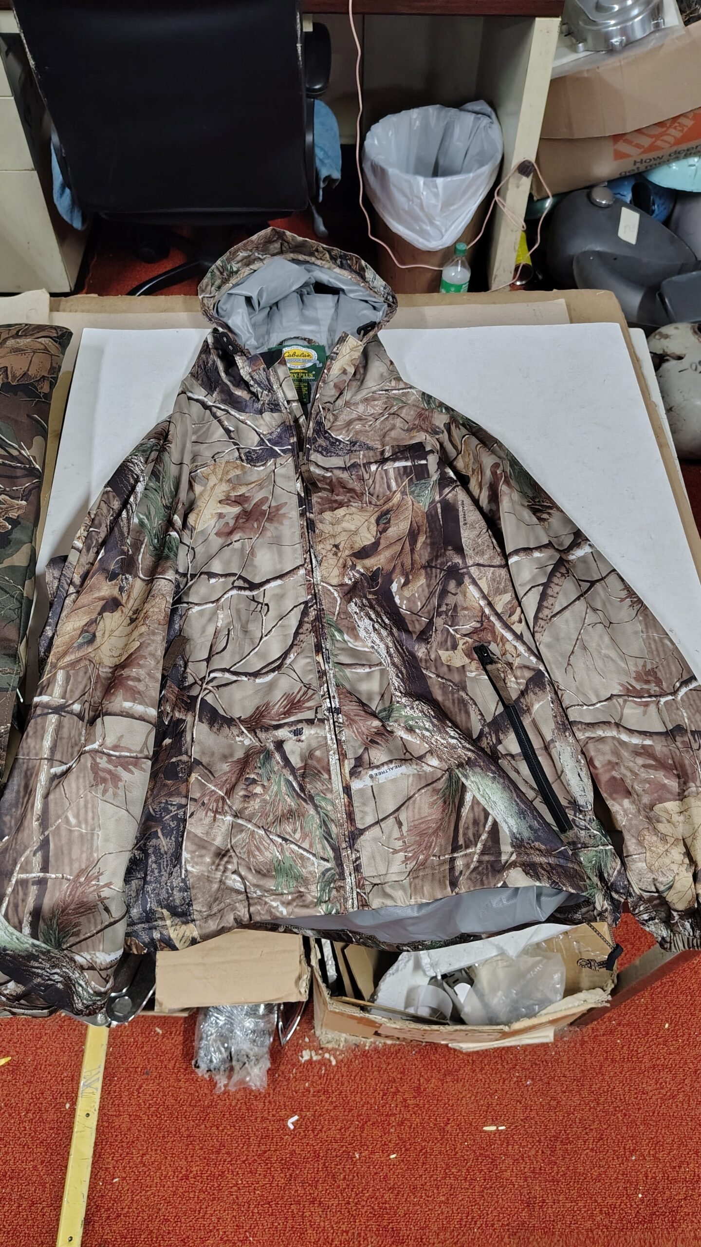 69f4a639-87cf-40ae-bf19-c5446ebea147-scaled-1.jpg Vintage Cabela's Dry-Plus Camo Rain Jacket M & Camouflage Umbrella Lot