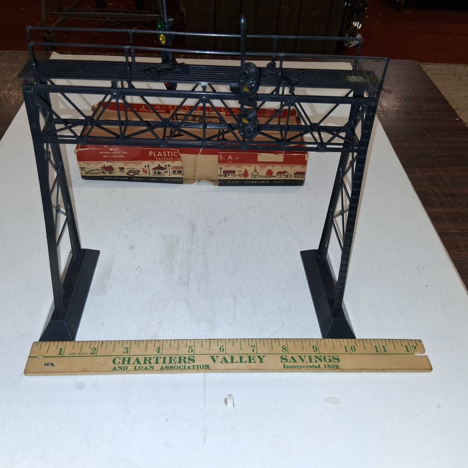 72217b32-bfb4-483d-9be6-477036fc7cae-scaled-1.jpg Vtg Plasticville train set SG-3 railroad signal bridge Bachmann w / original box