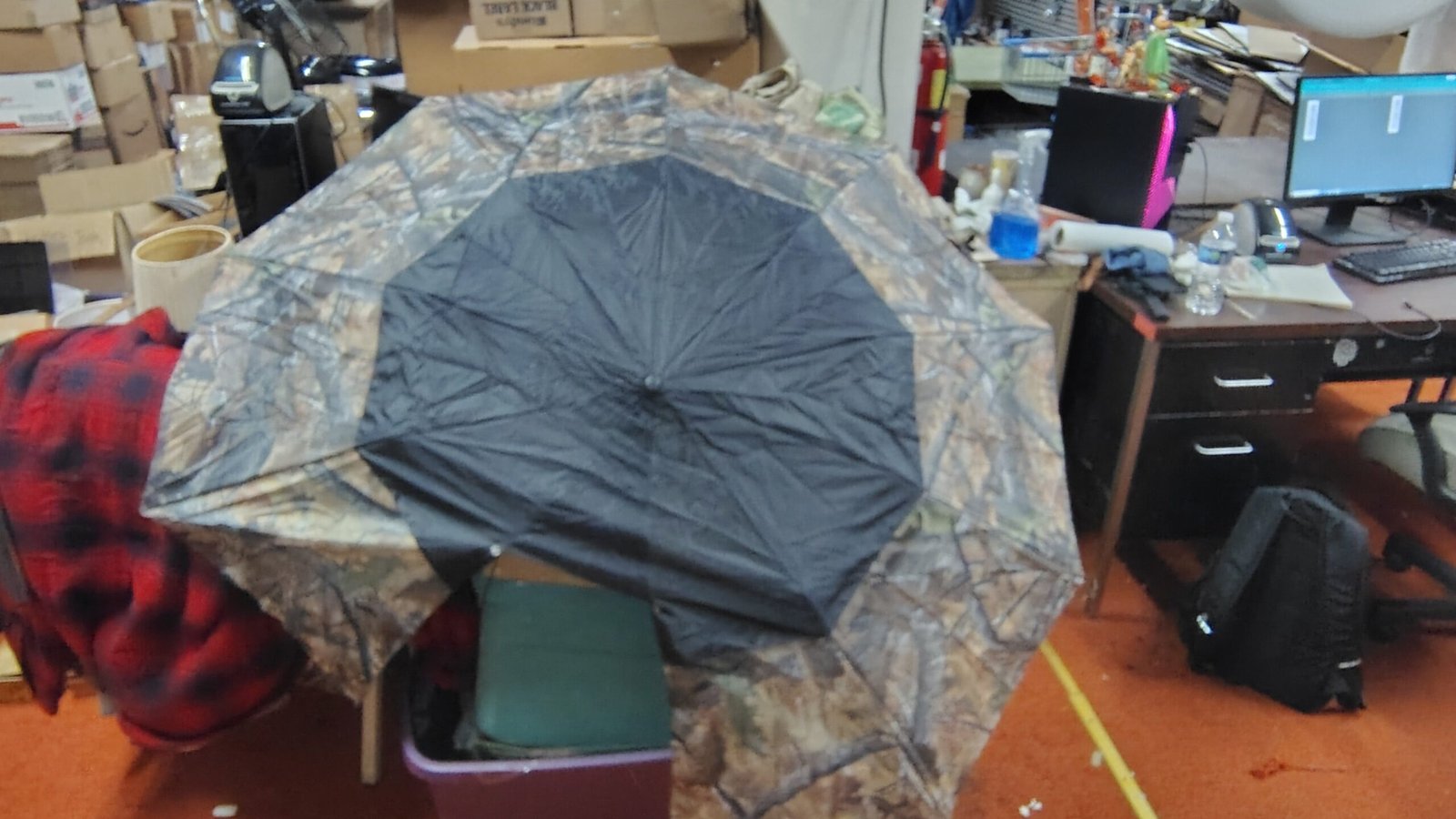 72ca2a9e-c569-4584-879b-e490c1c64d79-scaled-1.jpg Vintage Cabela's Dry-Plus Camo Rain Jacket M & Camouflage Umbrella Lot