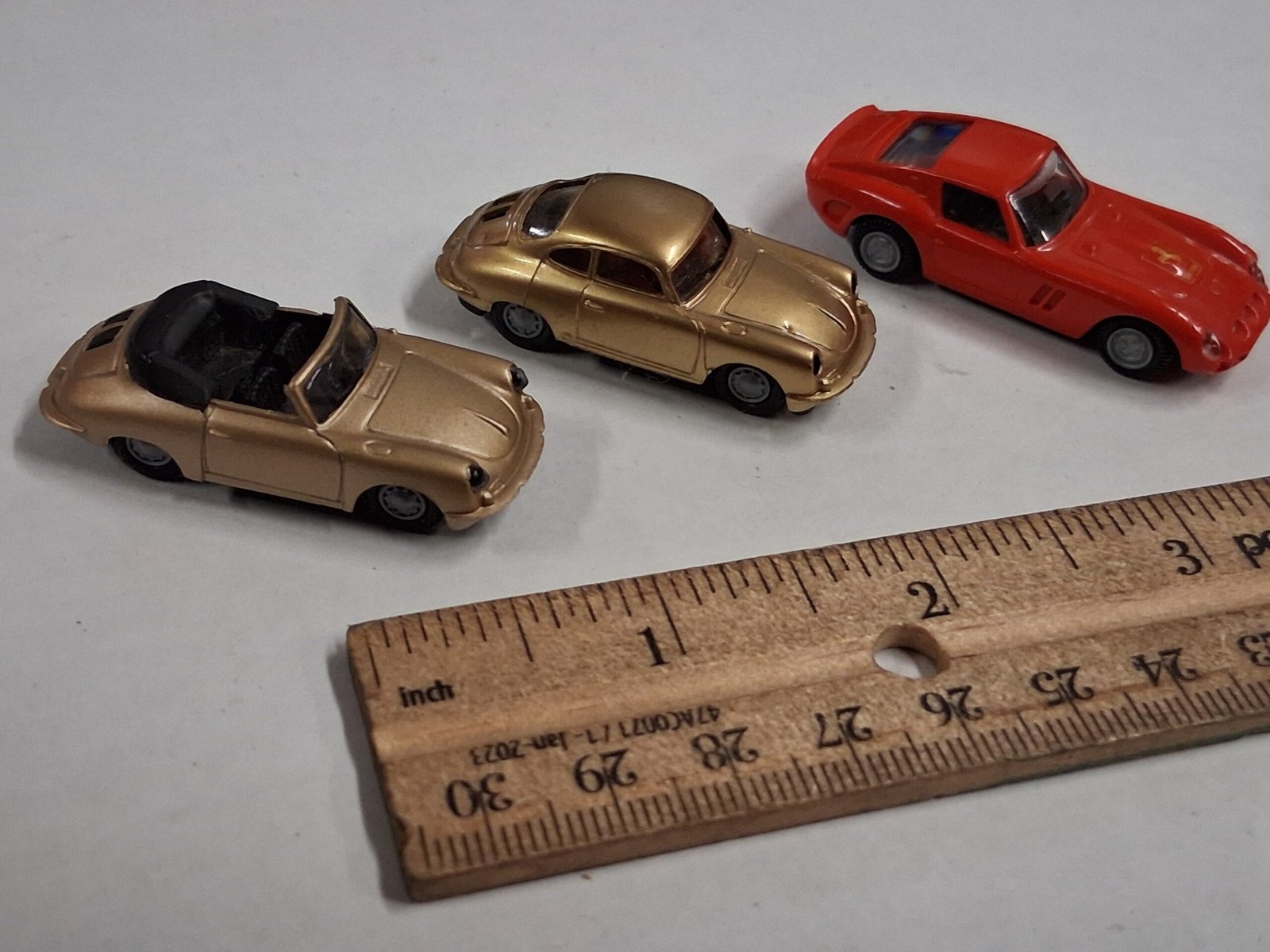 b796b6a7-002b-4525-ad01-a9f11bdd6c94-scaled-1.jpg Vtg 1:87 HO Porsche 356 928 959 Ferrari GTO Car Lot Herpa Praline W.Germany