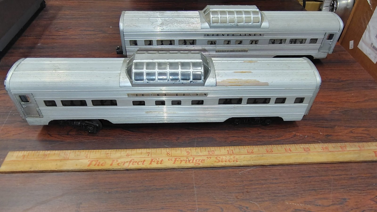 c1f0b72b-4cd3-441e-8db1-73aa41f2f8bb-scaled-1.jpg Lionel Postwar O Gauge Aluminum Silver Range Vista Dome Passenger Cars Lot of 2