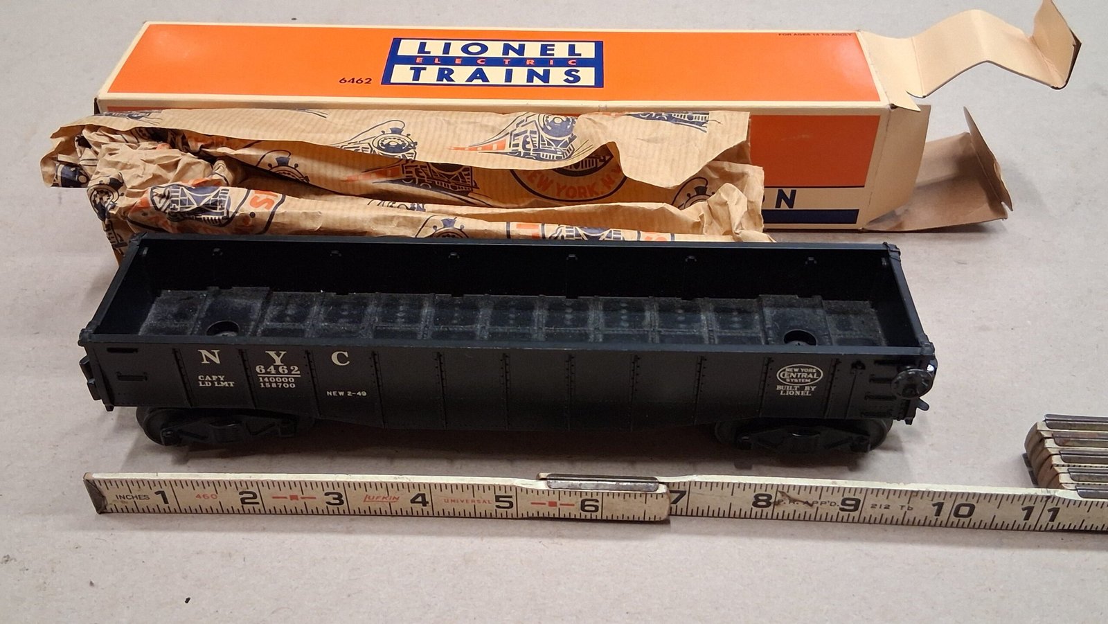 d1d38271-c1cd-4ede-82a4-4facb2deee86-scaled-1.jpg Lionel 6462 New York Central NYC Gondola Car O Gauge New In Box Black 6462-2 Tra