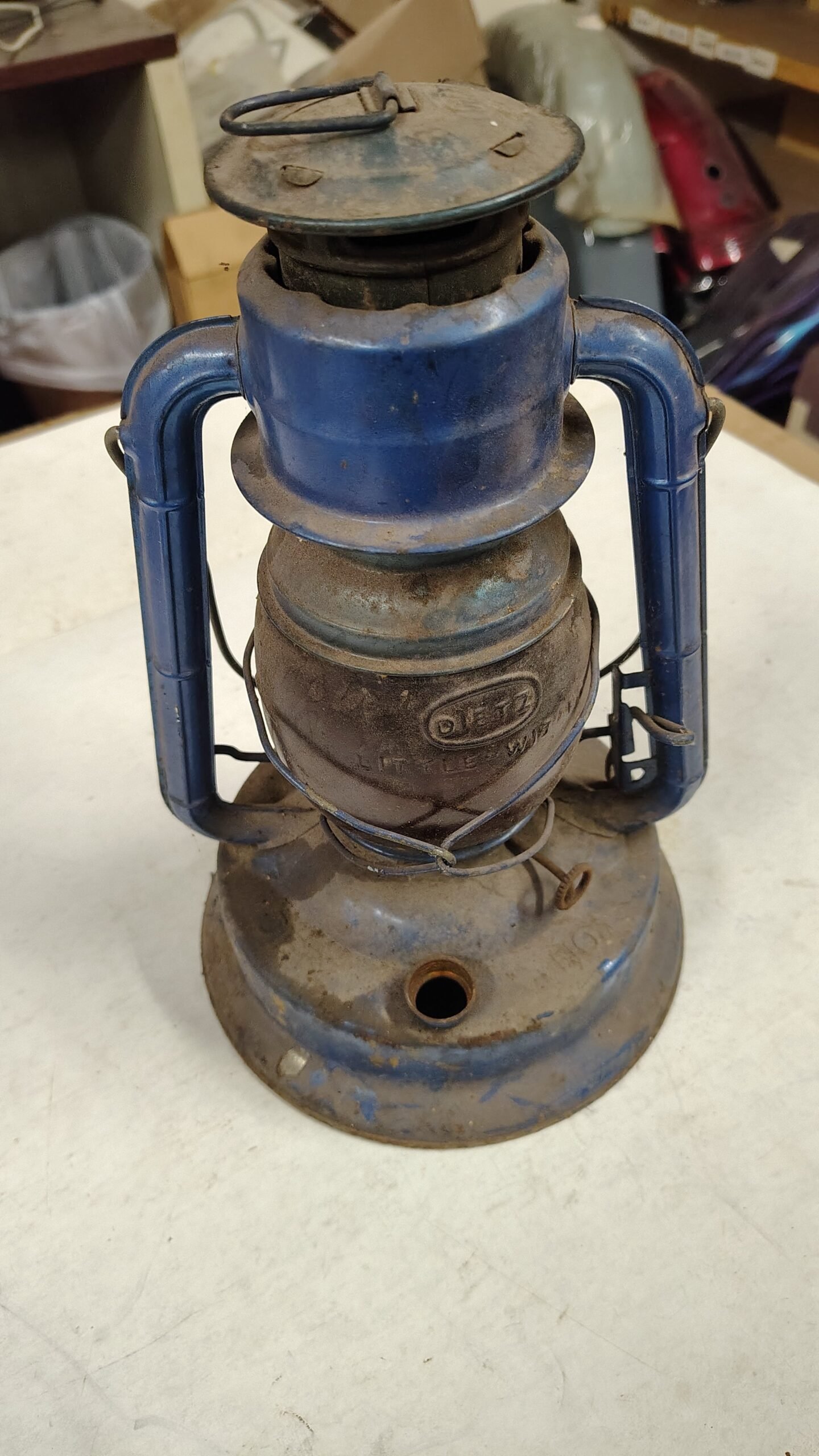 d3ffc093-7edf-4af8-ad00-fd6eb77eef18-scaled-1.jpg Vintage Dietz No 1 Little Wizard Blue Kerosene Lantern Hong Kong