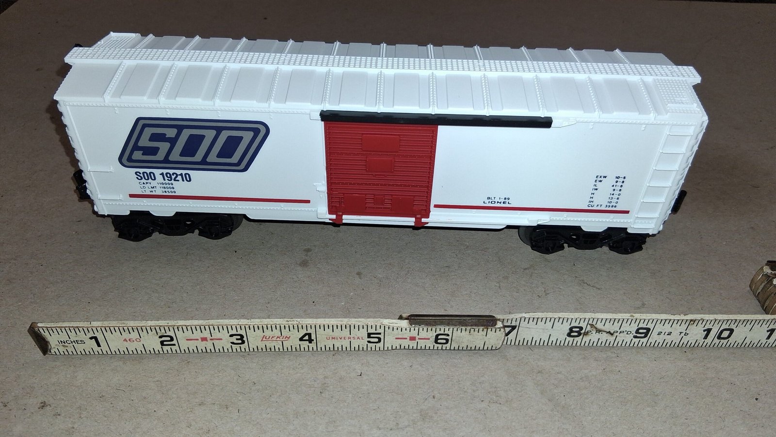 d548c3d1-a84e-447e-9b1f-ac28513cfa26-scaled-1.jpg Lionel 6-19210 O Gauge Soo Line Sliding Door Boxcar 9700 Series Loose