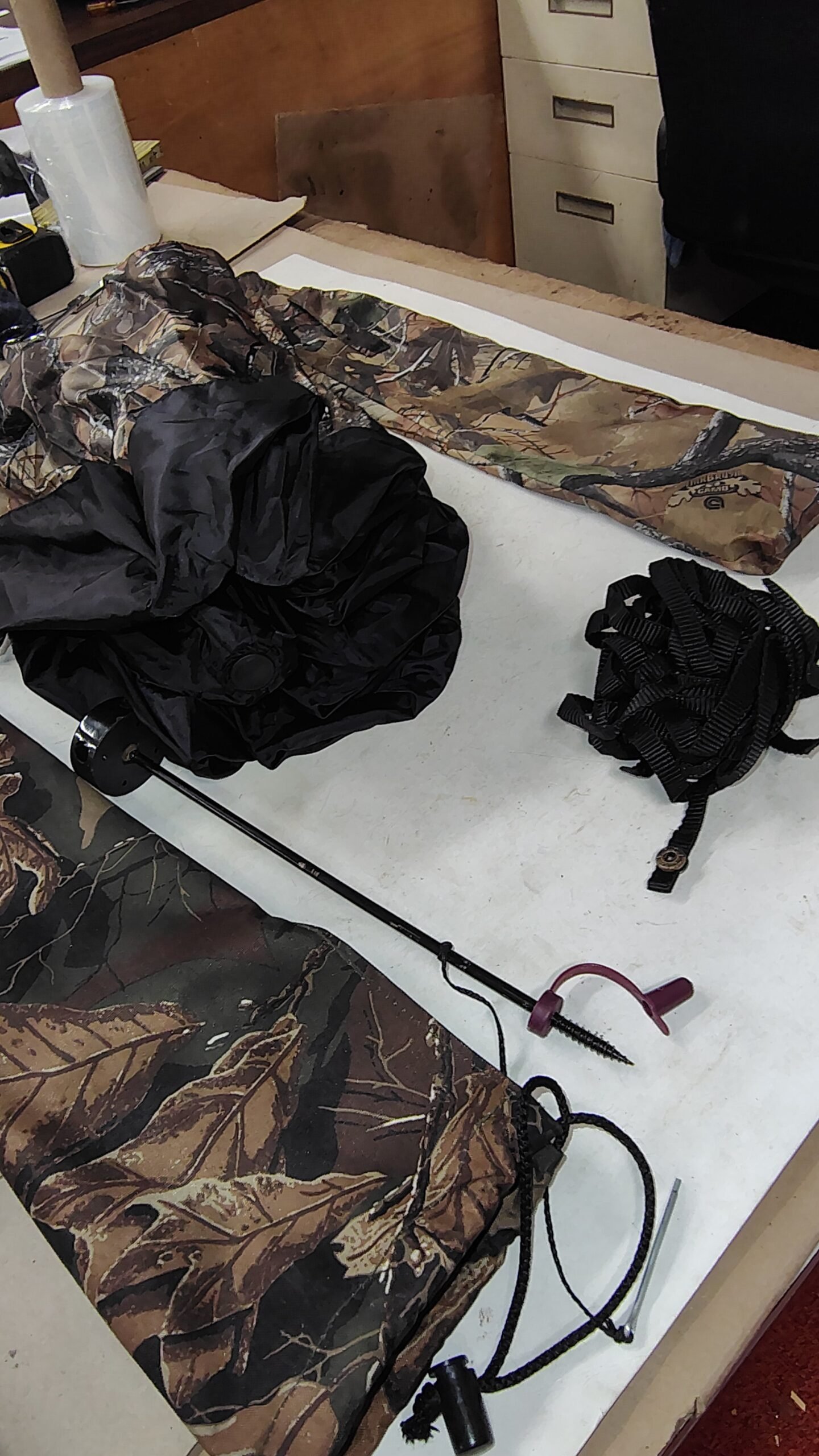 f209bd5e-40d5-482b-84d6-0851e8b7bccb-scaled-1.jpg Vintage Cabela's Dry-Plus Camo Rain Jacket M & Camouflage Umbrella Lot