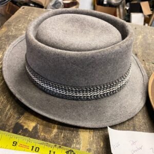 f985aa89-a072-41f7-9338-87183fd6212b-4-scaled-1.jpg Vintage Planar Grey Wool Fedora Hat Size 7 - Classic Mallory Style Merino felt