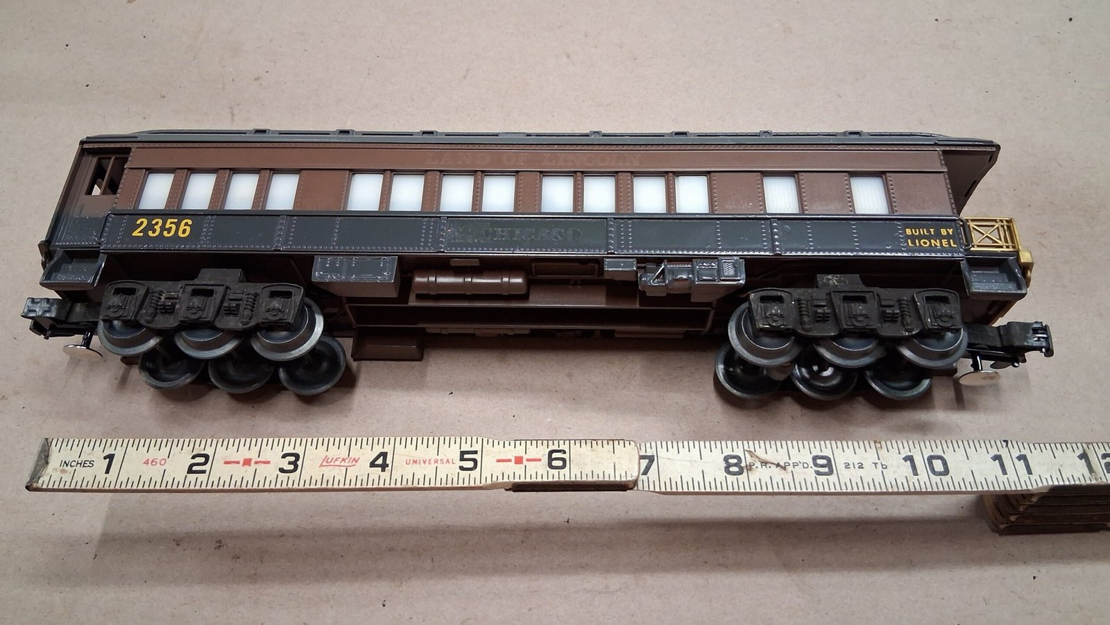ffa80409-3824-44a2-bda8-1c7708b1d4e0-2-scaled-1.jpg Lionel 6-9544 O Gauge TCA 1980 Chicago Observation Car Land of Lincoln With Box